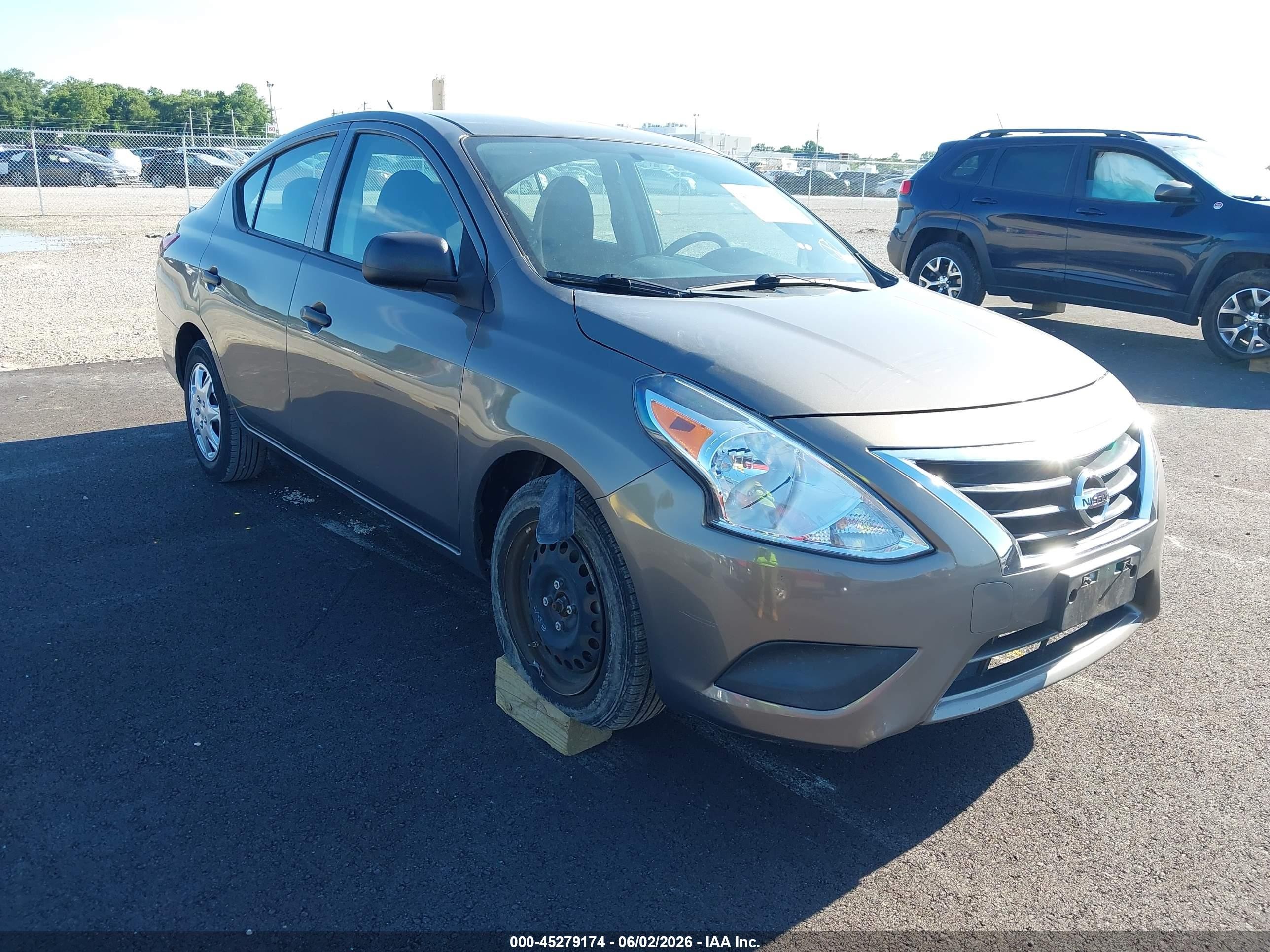 2015 Nissan Versa 1.6 S+ Серый vin: 3N1CN7AP8FL929094