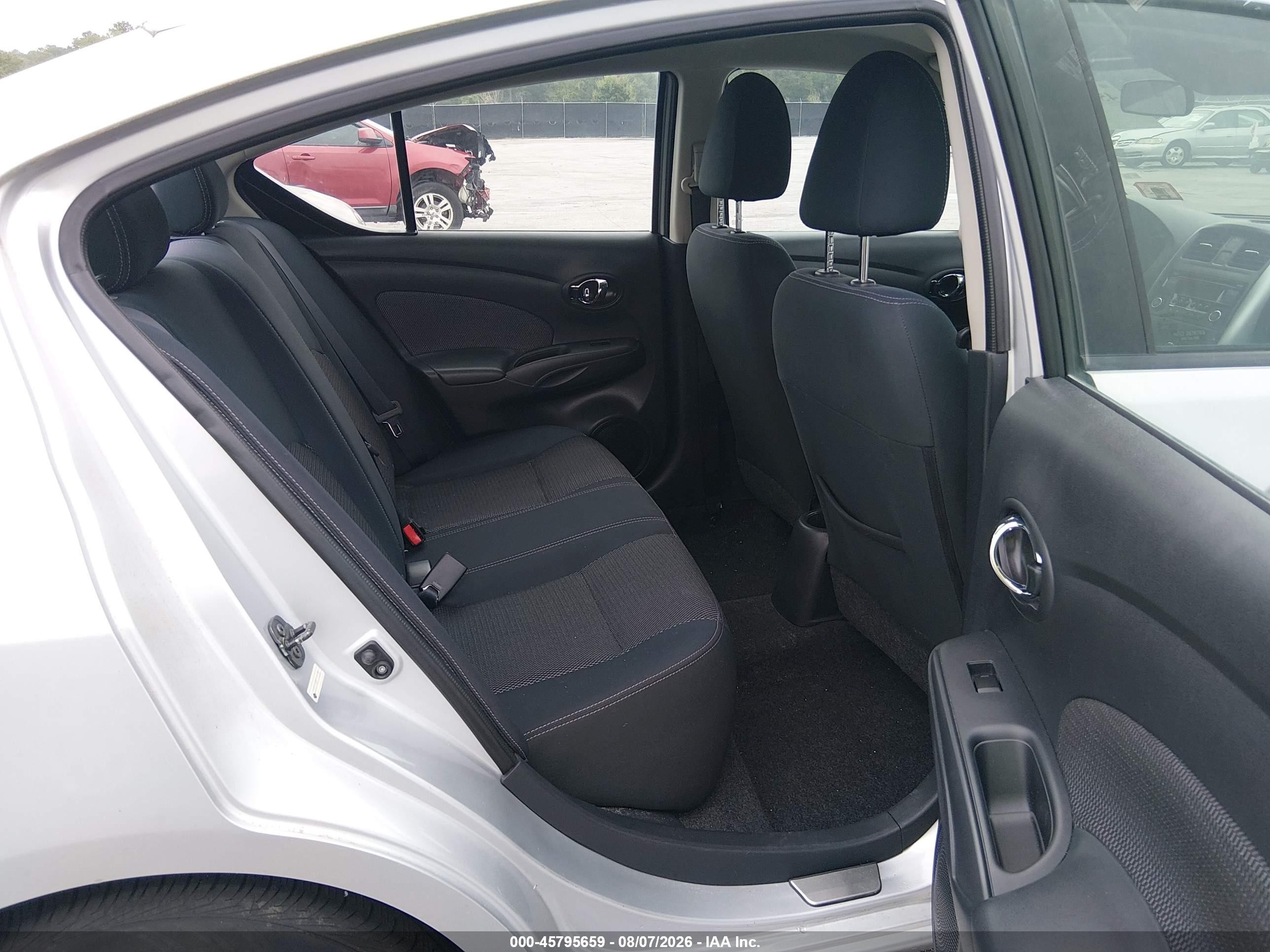 2015 Nissan Versa 1.6 Sv Silver vin: 3N1CN7AP8FL952293