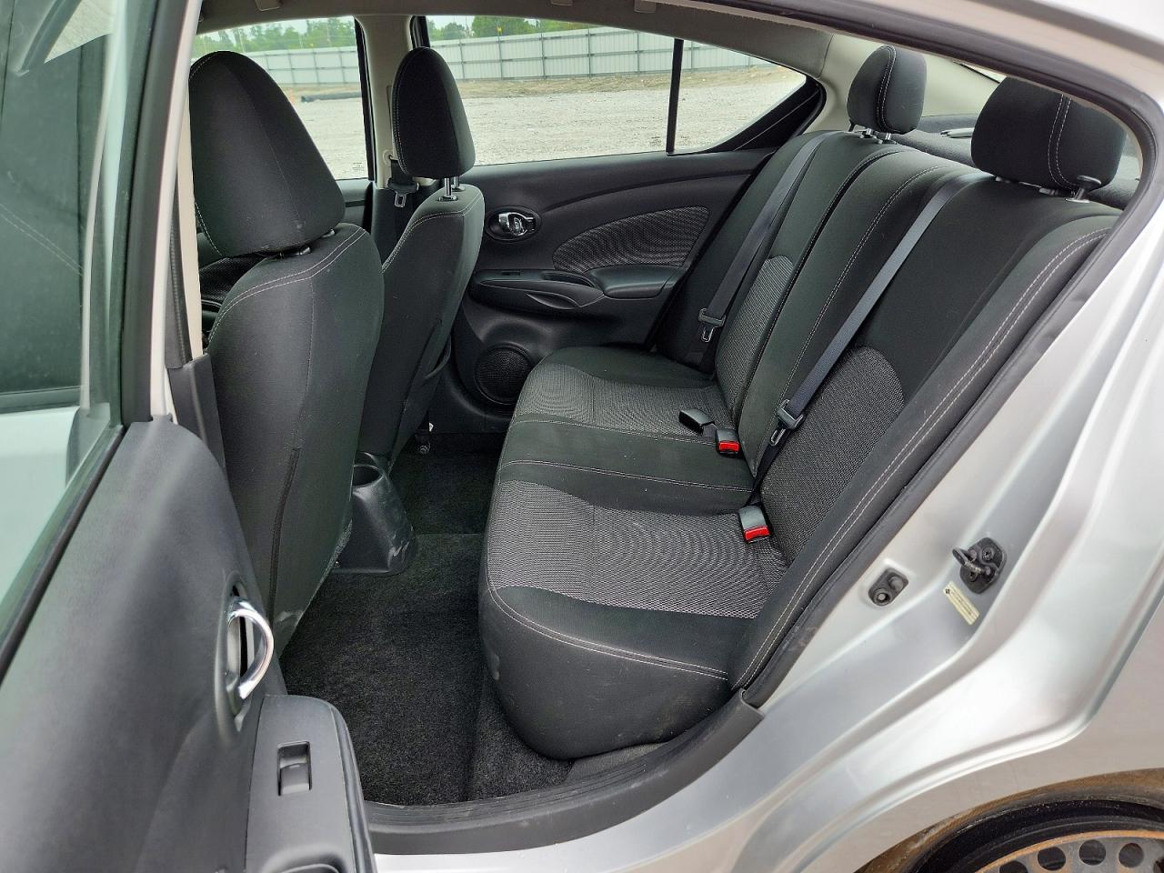 2018 Nissan Versa Sv Silver vin: 3N1CN7AP8JK408844