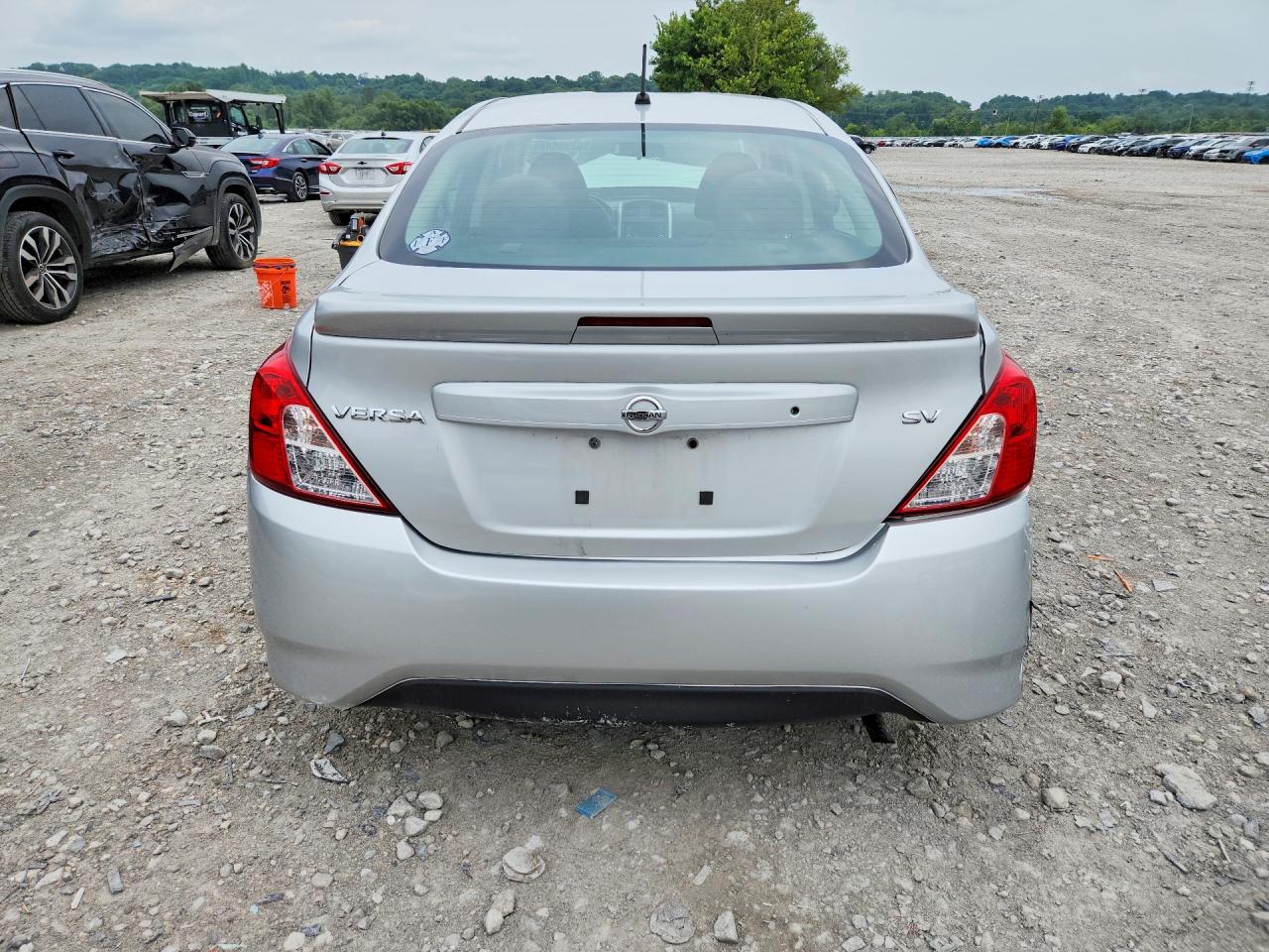 2018 Nissan Versa Sv Silver vin: 3N1CN7AP8JK408844