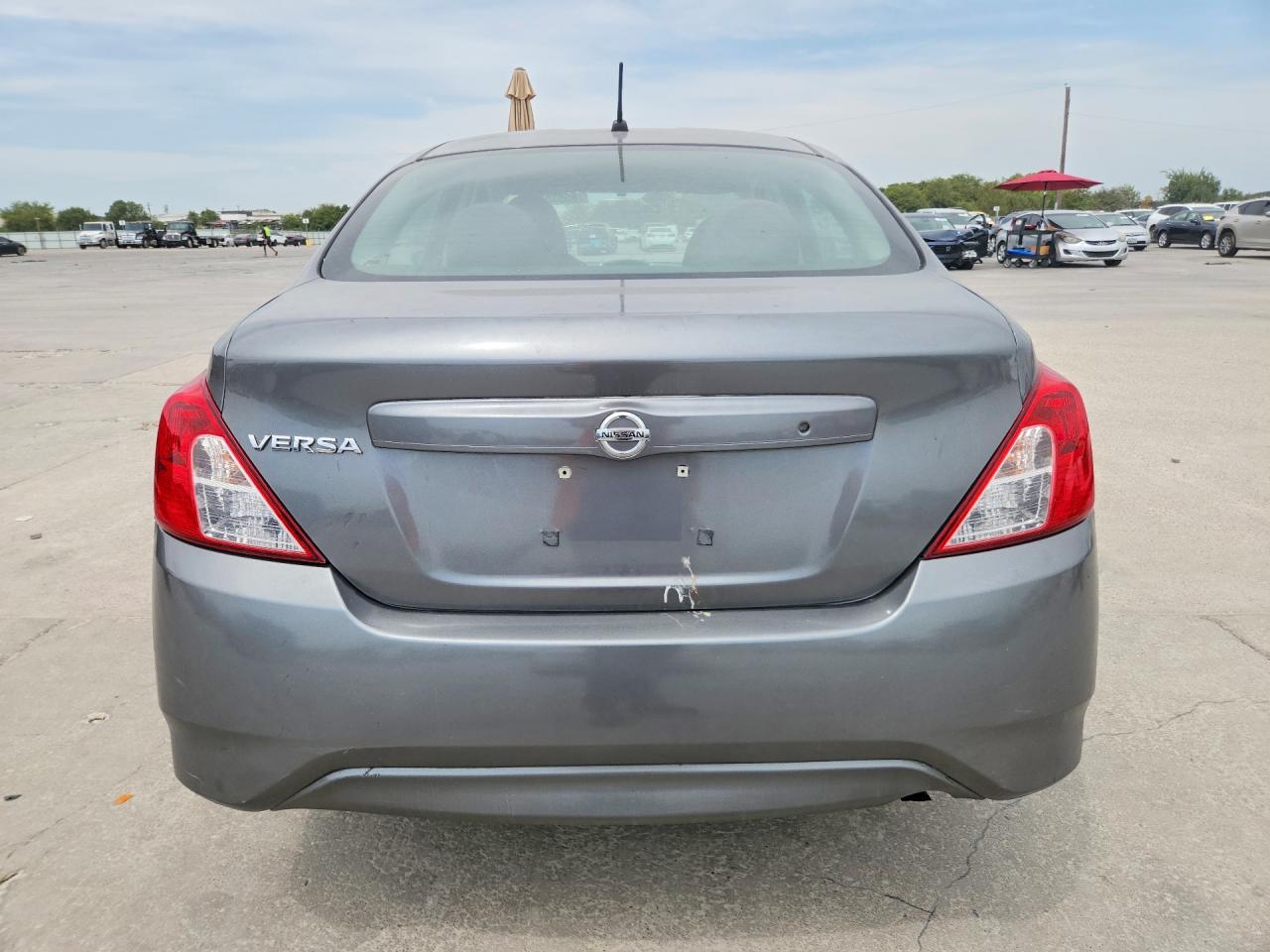 2018 Nissan Versa Sv Gray vin: 3N1CN7AP8JL862456