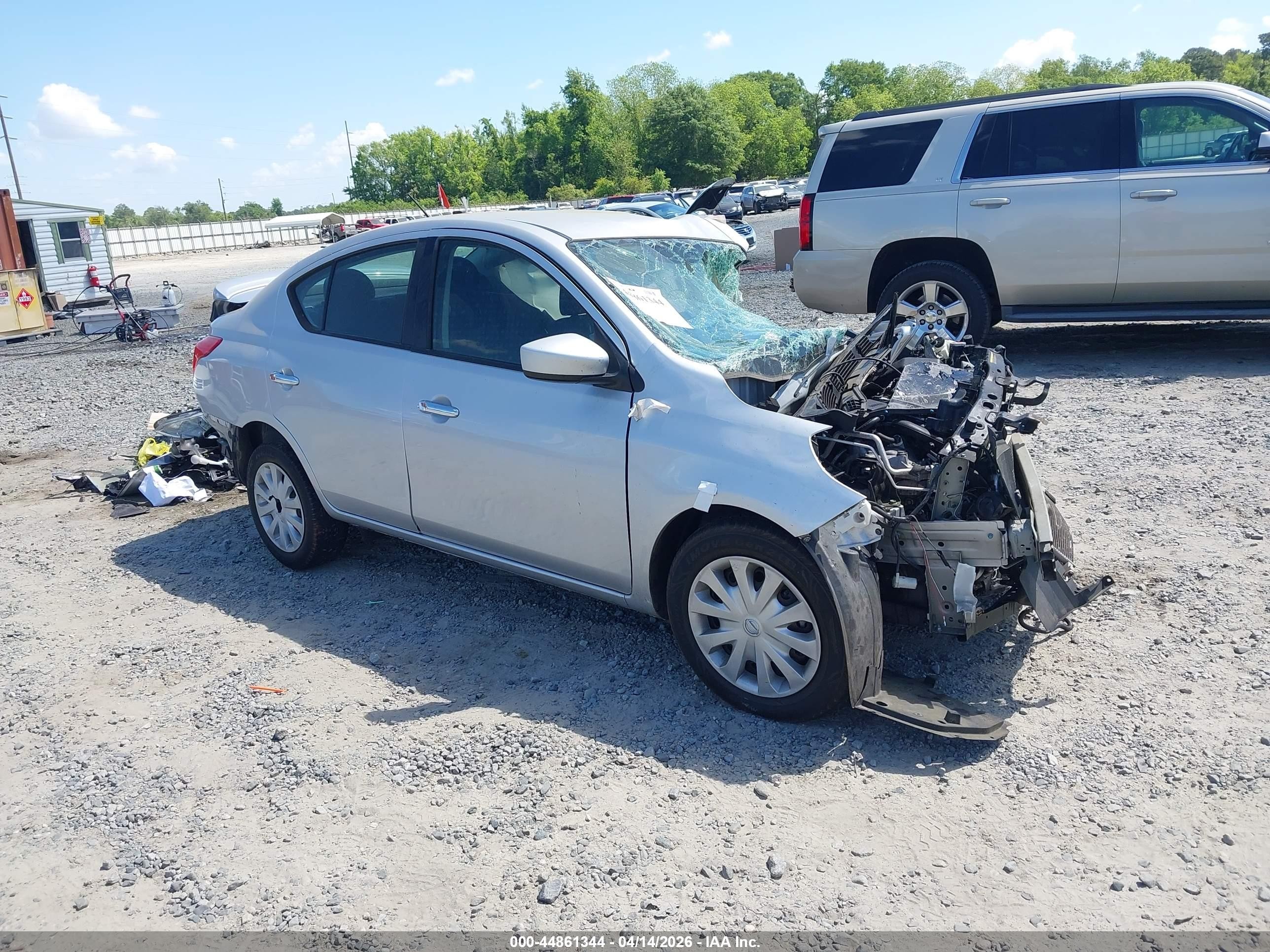 2019 Nissan Versa 1.6 Sv Silver vin: 3N1CN7AP8KL846839