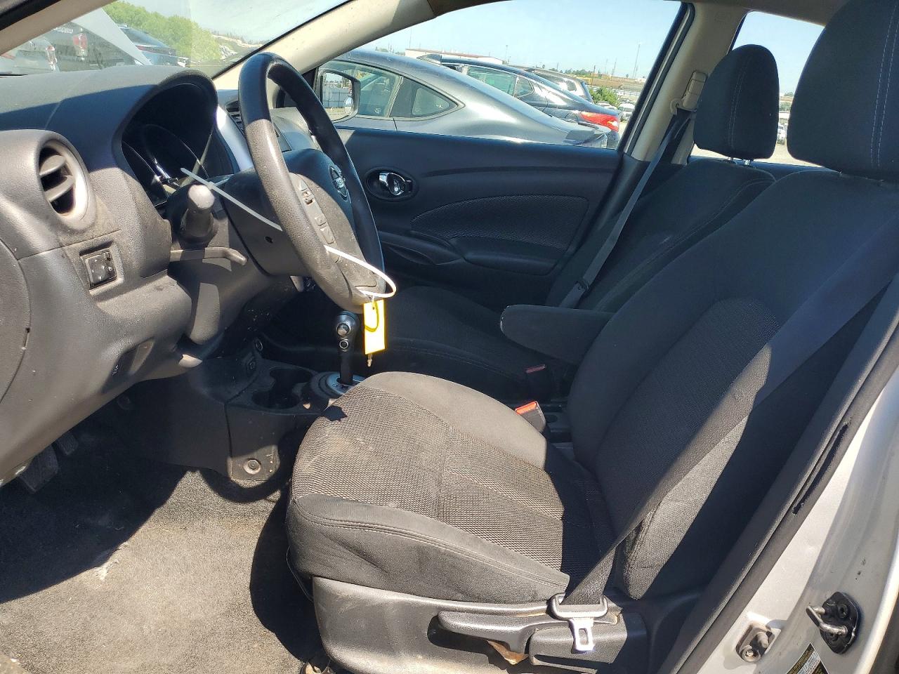 2019 Nissan Versa Sv Серебряный vin: 3N1CN7AP8KL850339
