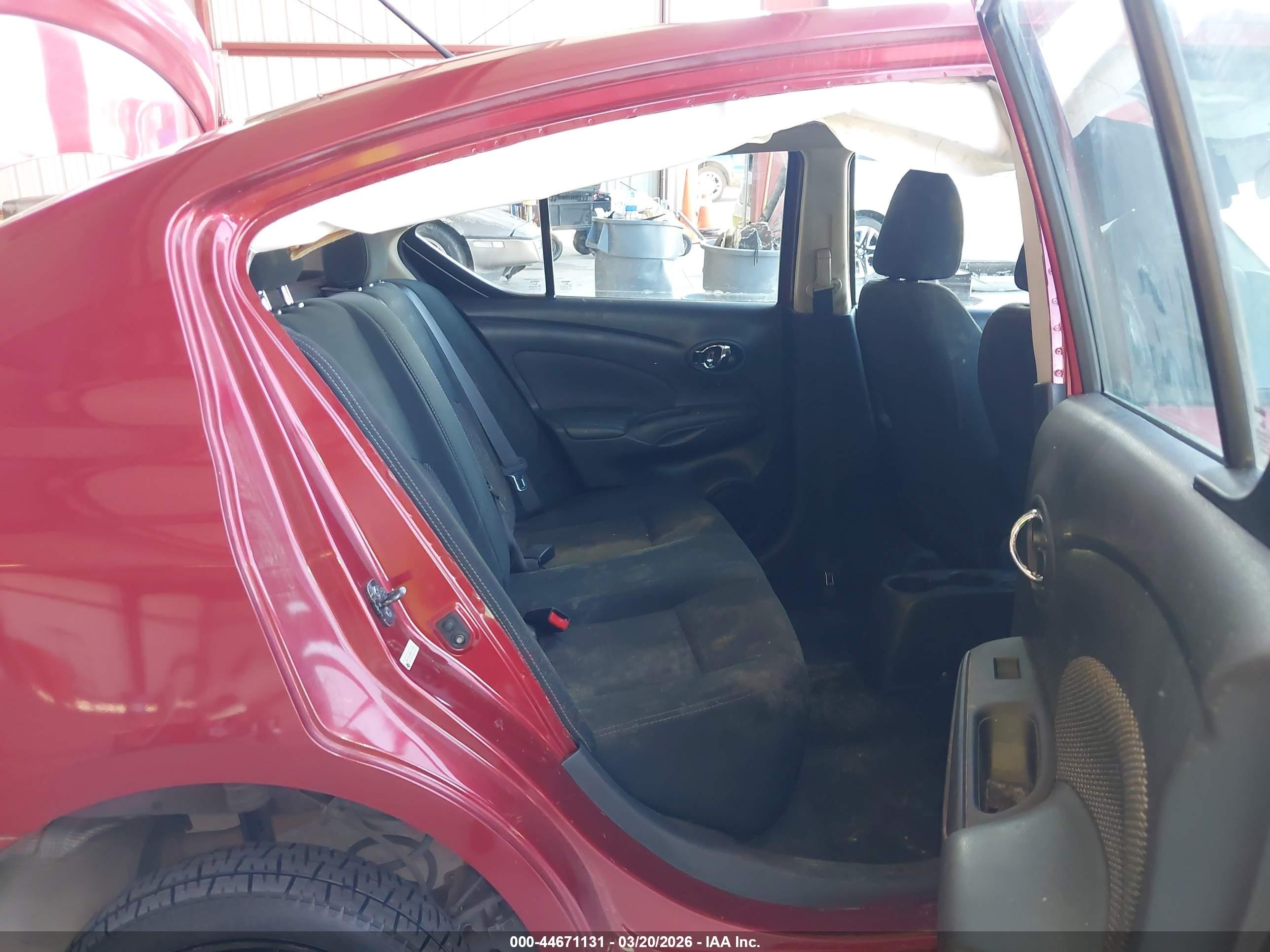 2019 Nissan Versa 1.6 Sv Красный vin: 3N1CN7AP8KL873040