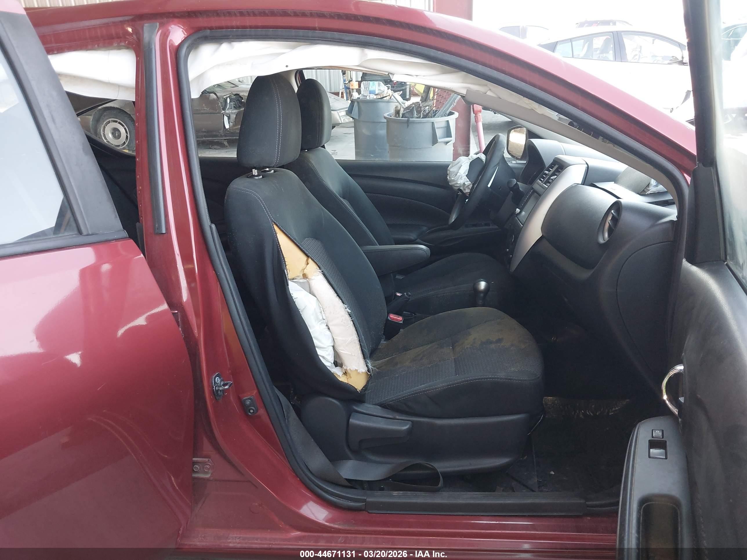 2019 Nissan Versa 1.6 Sv Красный vin: 3N1CN7AP8KL873040