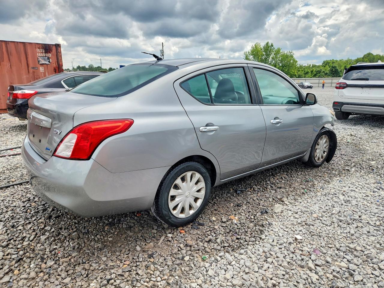2012 Nissan Versa 1.6 S Silver vin: 3N1CN7AP9CL839190
