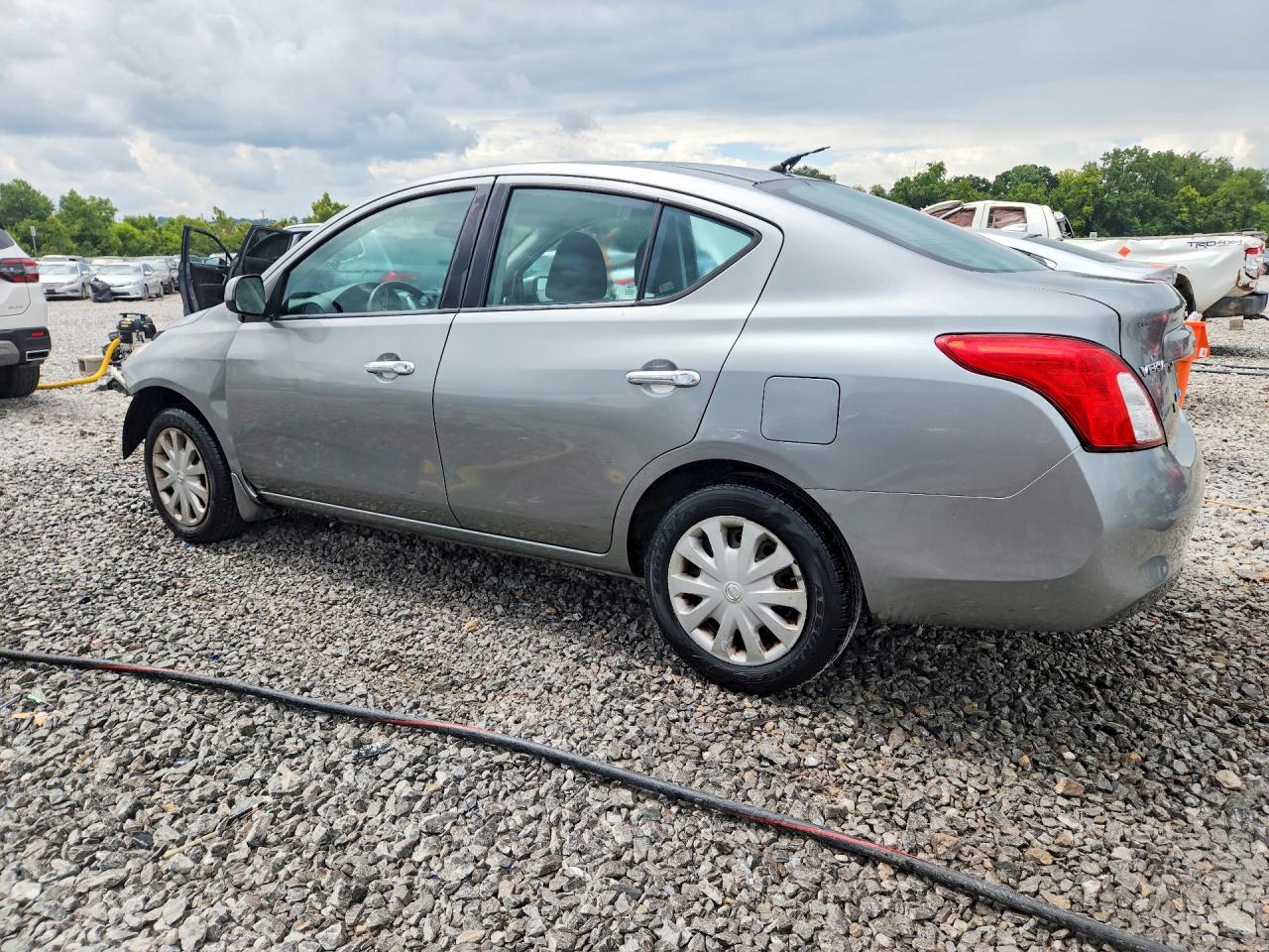 2012 Nissan Versa 1.6 S Silver vin: 3N1CN7AP9CL839190