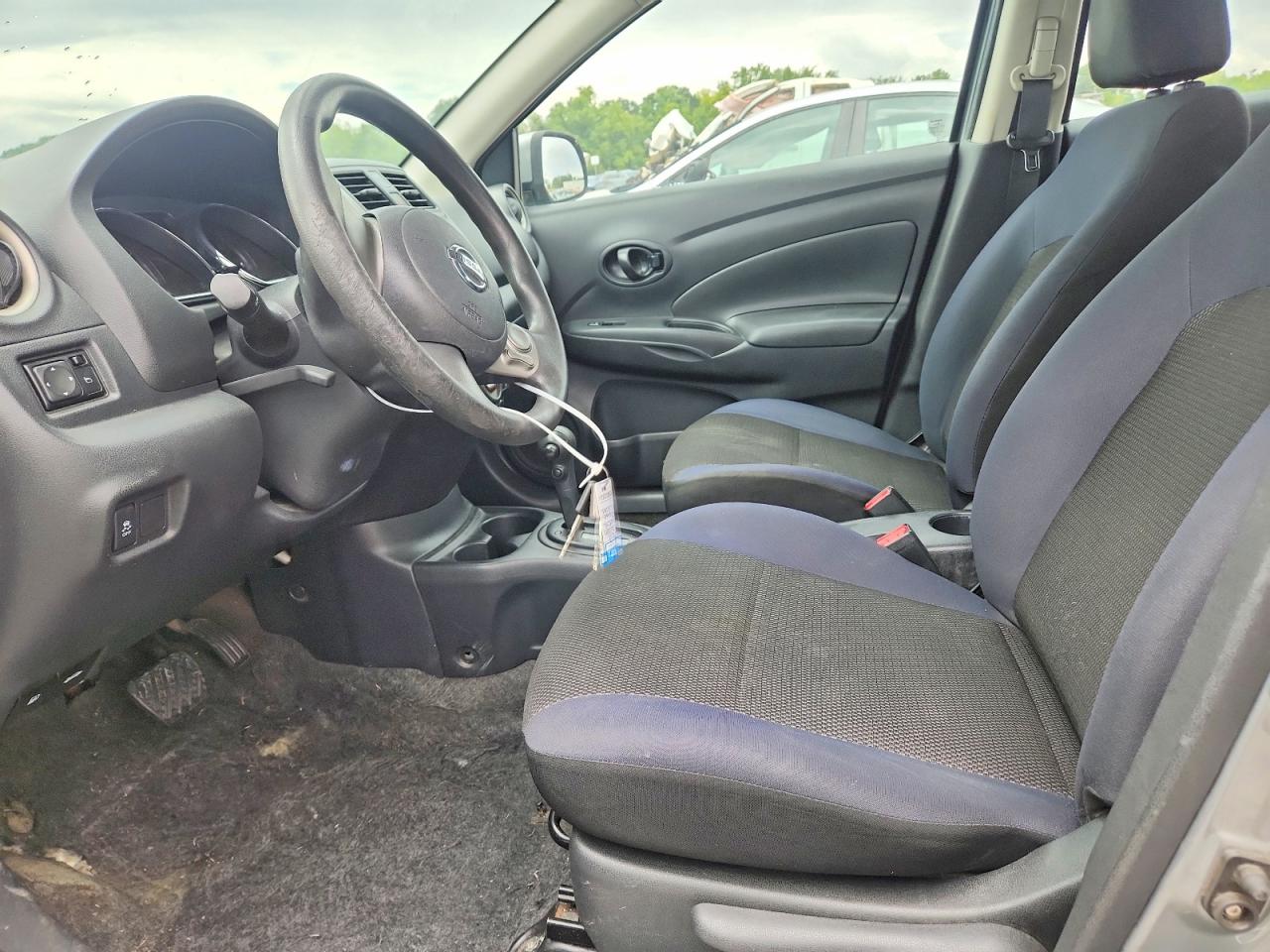 2012 Nissan Versa 1.6 S Silver vin: 3N1CN7AP9CL839190