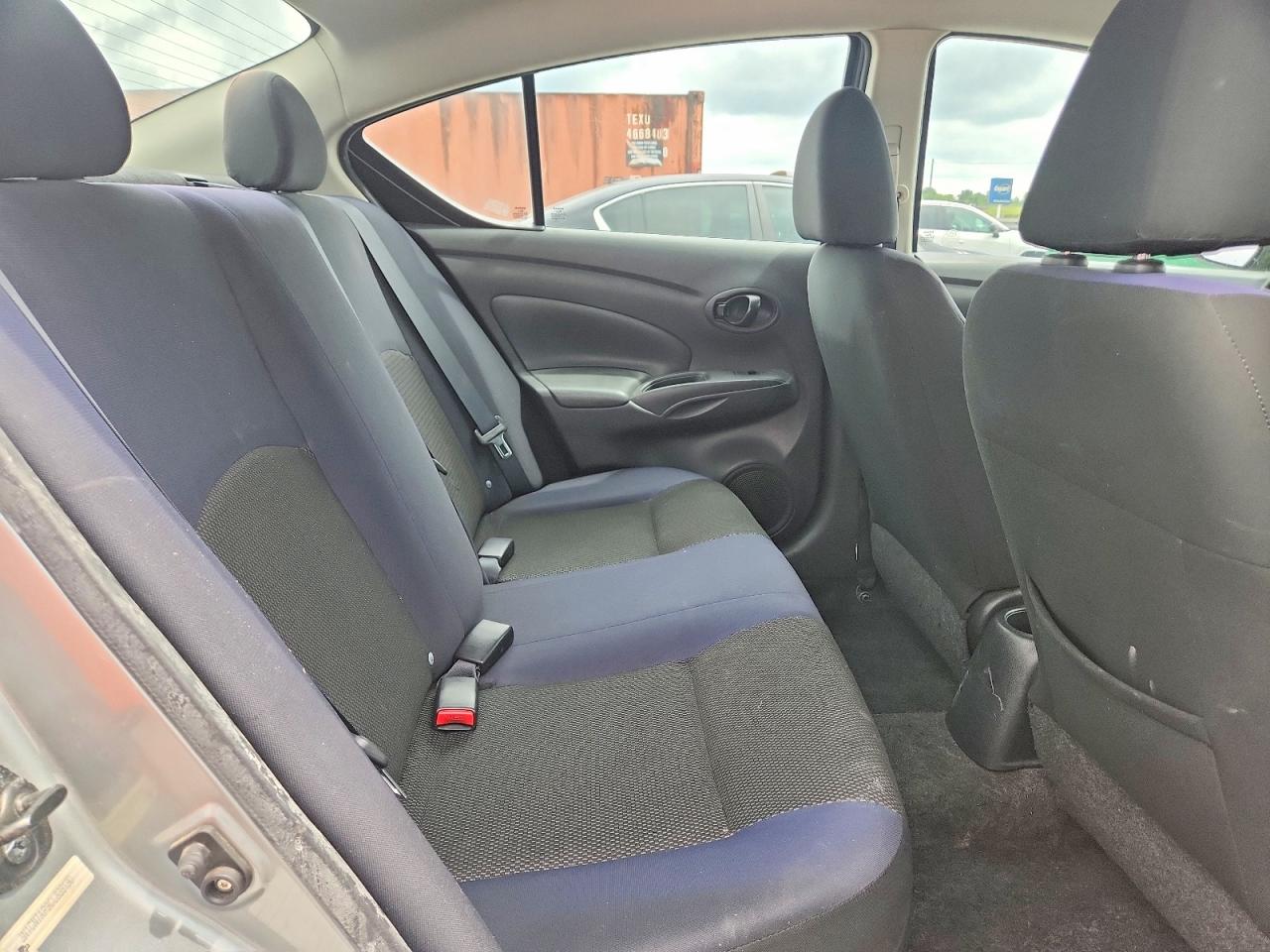 2012 Nissan Versa 1.6 S Silver vin: 3N1CN7AP9CL839190