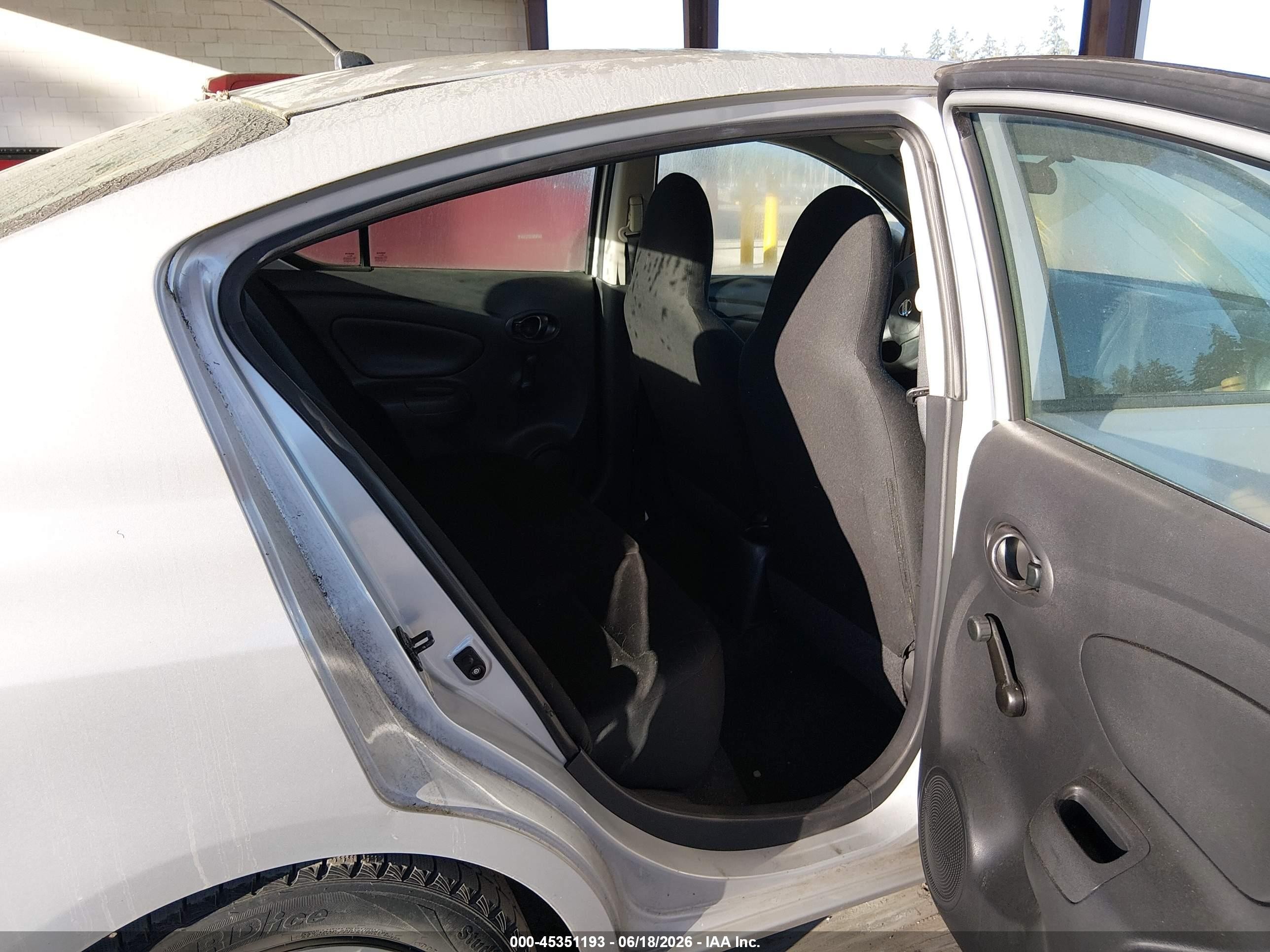 2013 Nissan Versa 1.6 S Silver vin: 3N1CN7AP9DL822360