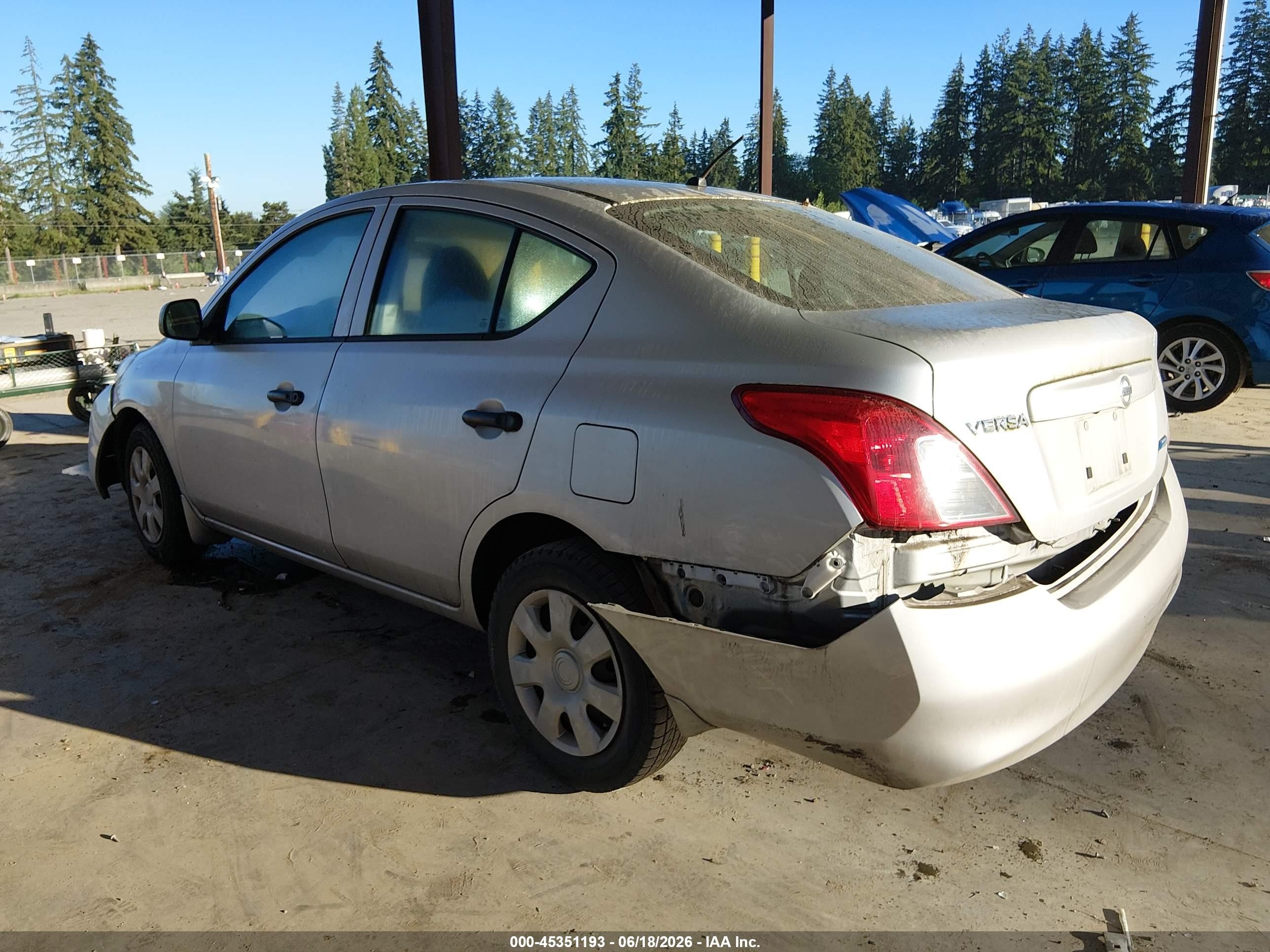 2013 Nissan Versa 1.6 S Silver vin: 3N1CN7AP9DL822360