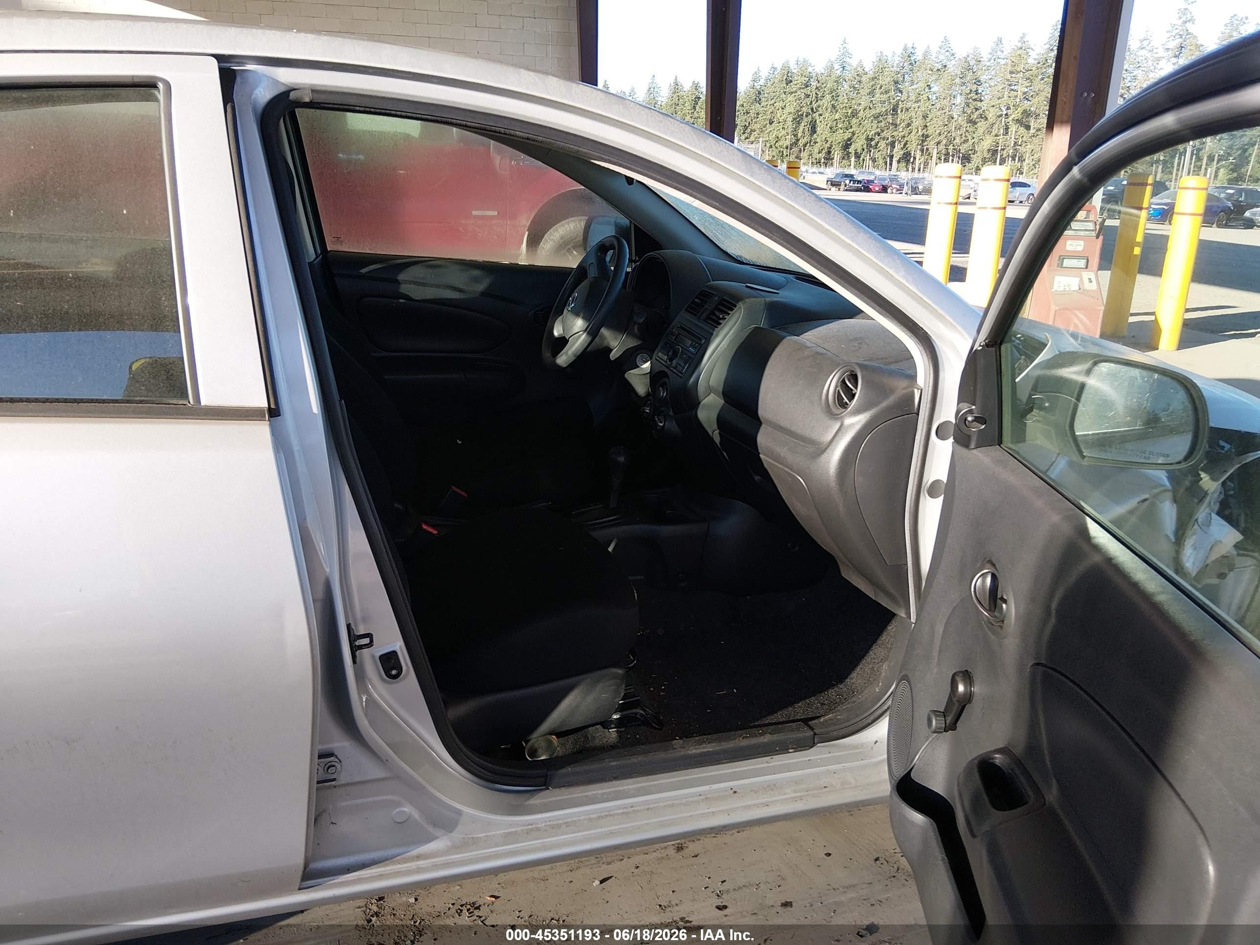 2013 Nissan Versa 1.6 S Silver vin: 3N1CN7AP9DL822360