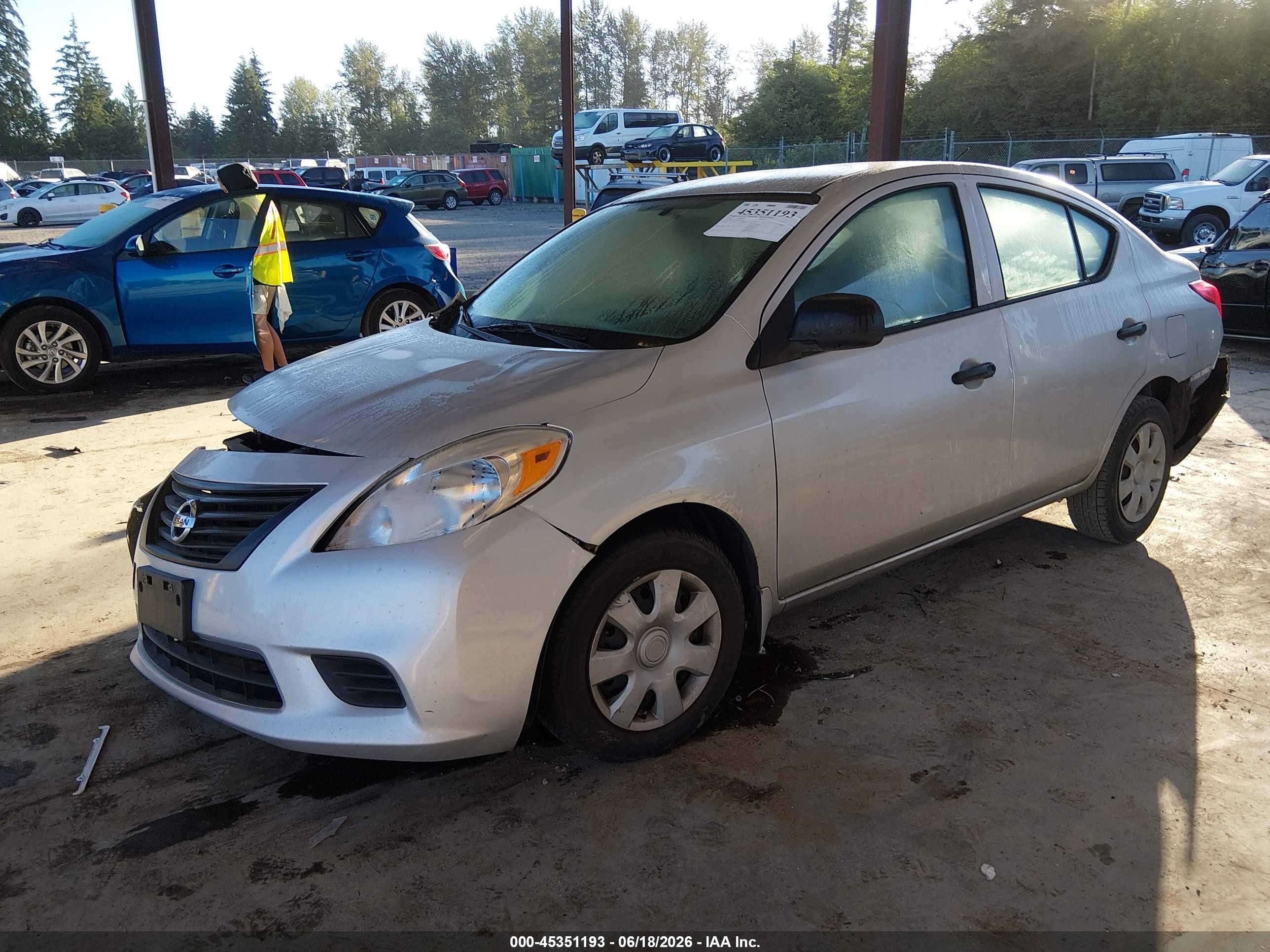 2013 Nissan Versa 1.6 S Silver vin: 3N1CN7AP9DL822360