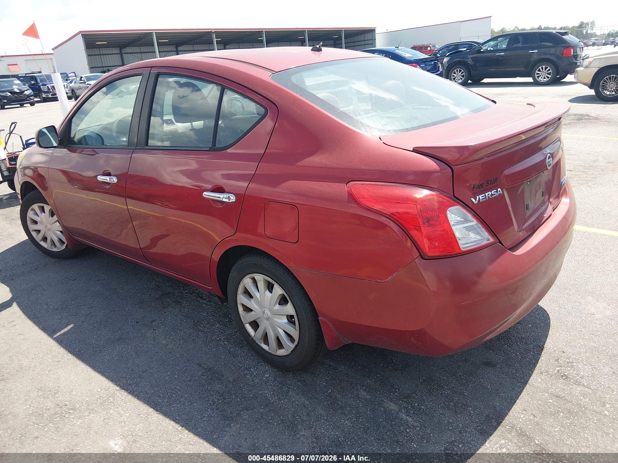 2013 Nissan Versa 1.6 Sv Красный vin: 3N1CN7AP9DL875494