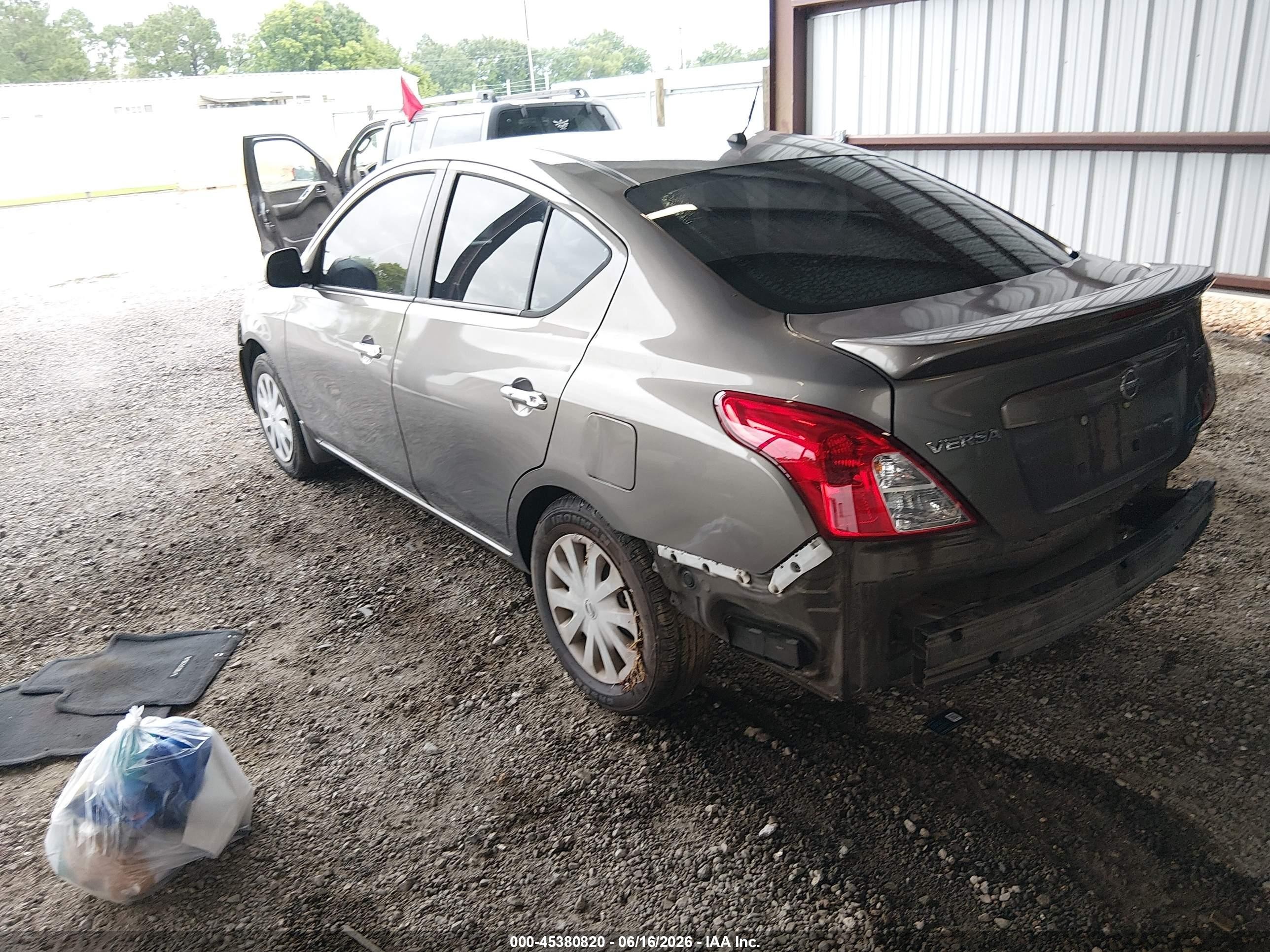 2013 Nissan Versa 1.6 Sv Silver vin: 3N1CN7AP9DL877939
