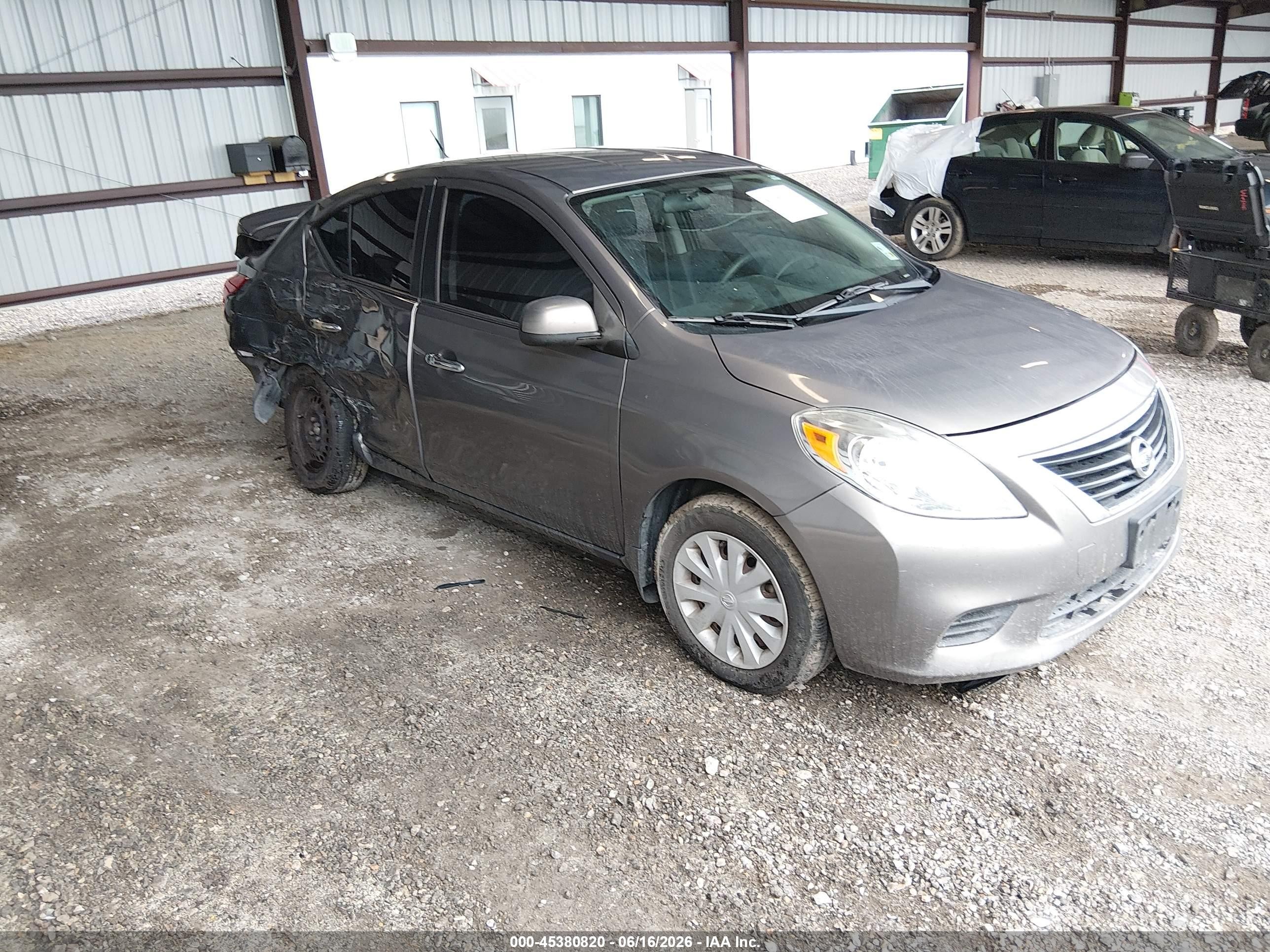 2013 Nissan Versa 1.6 Sv Silver vin: 3N1CN7AP9DL877939