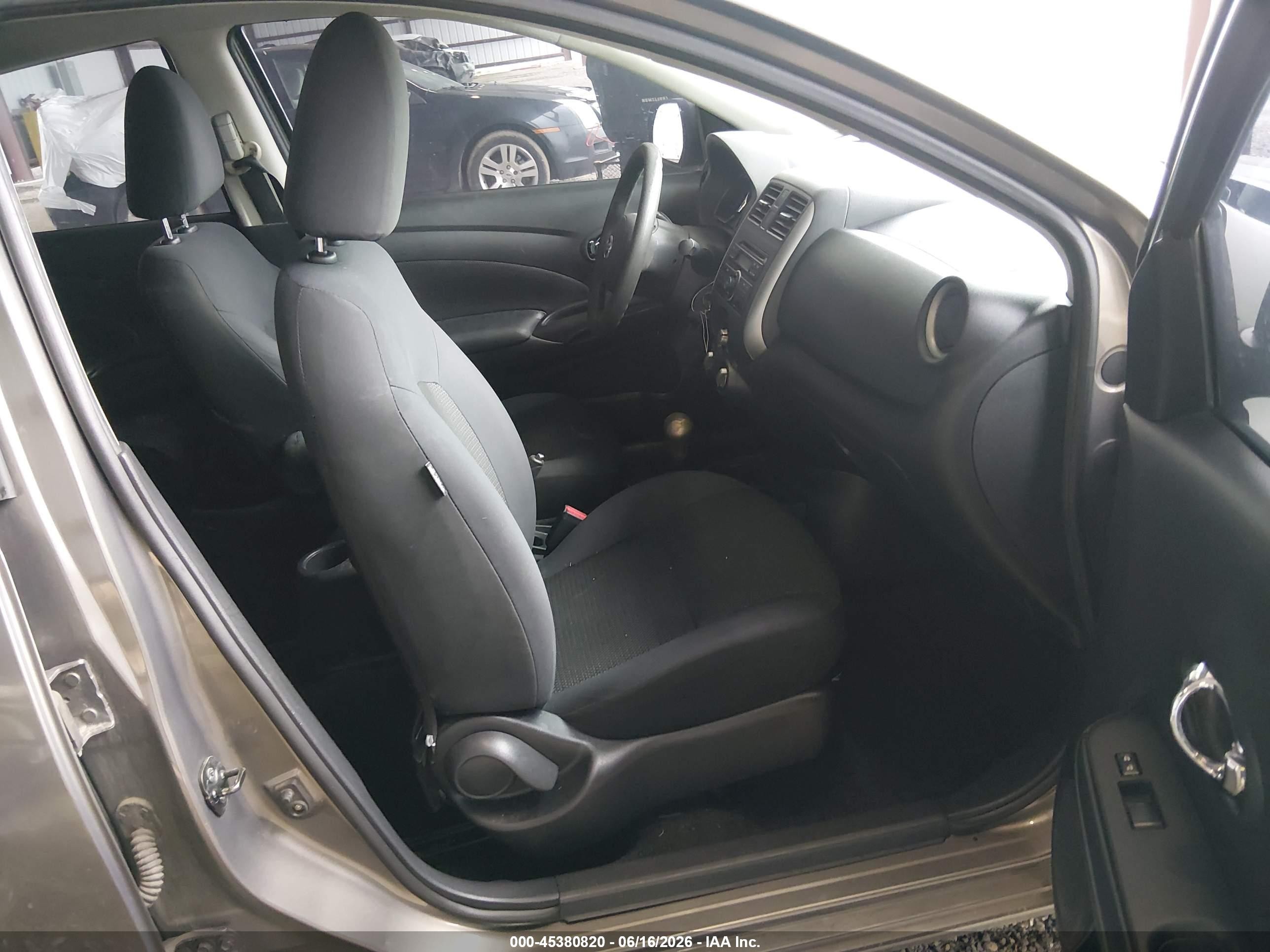 2013 Nissan Versa 1.6 Sv Silver vin: 3N1CN7AP9DL877939