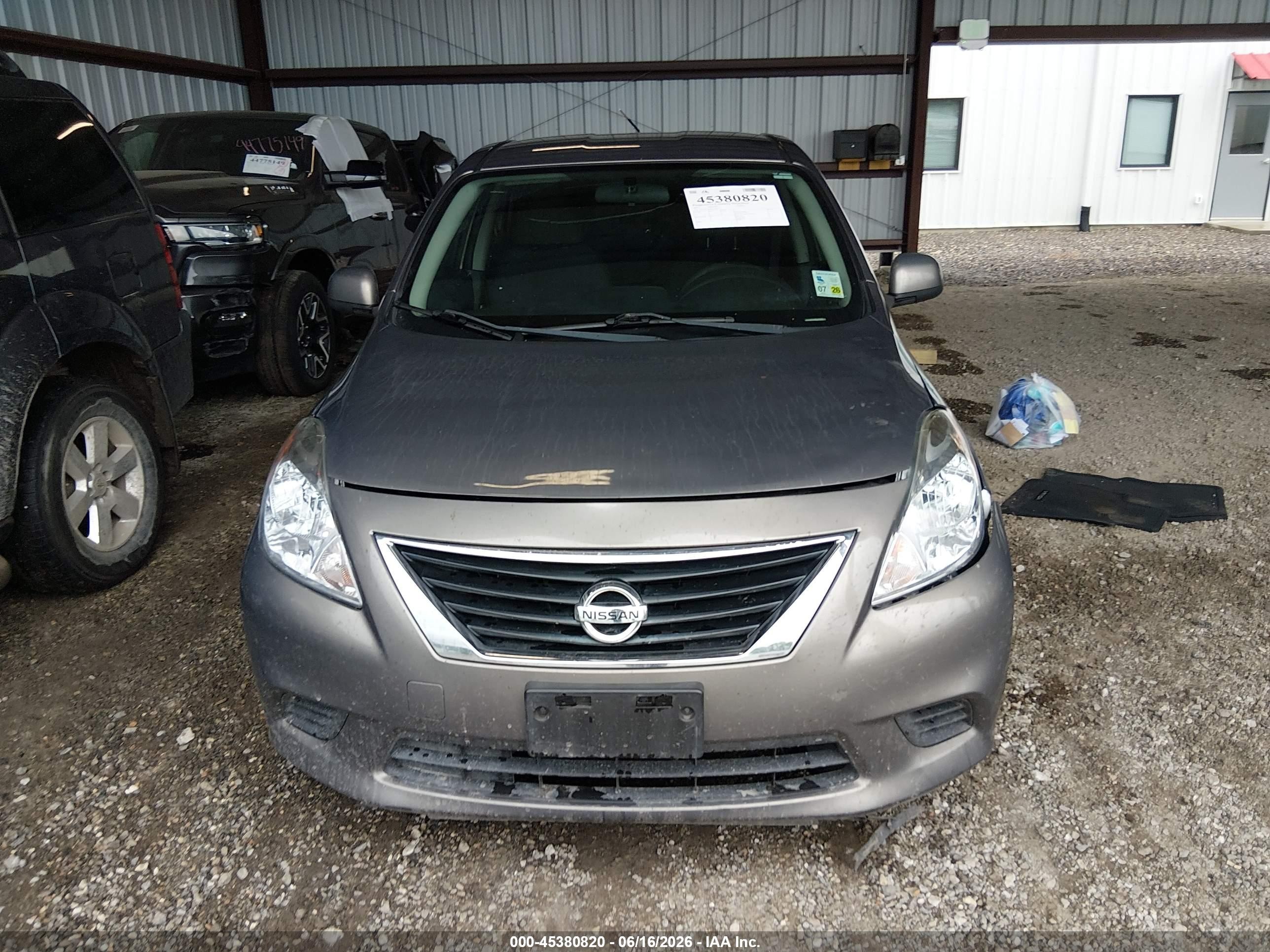 2013 Nissan Versa 1.6 Sv Silver vin: 3N1CN7AP9DL877939