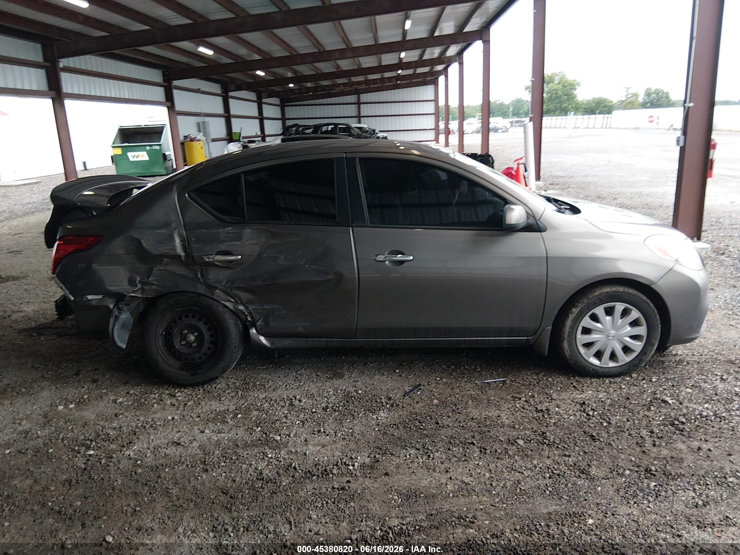 2013 Nissan Versa 1.6 Sv Silver vin: 3N1CN7AP9DL877939