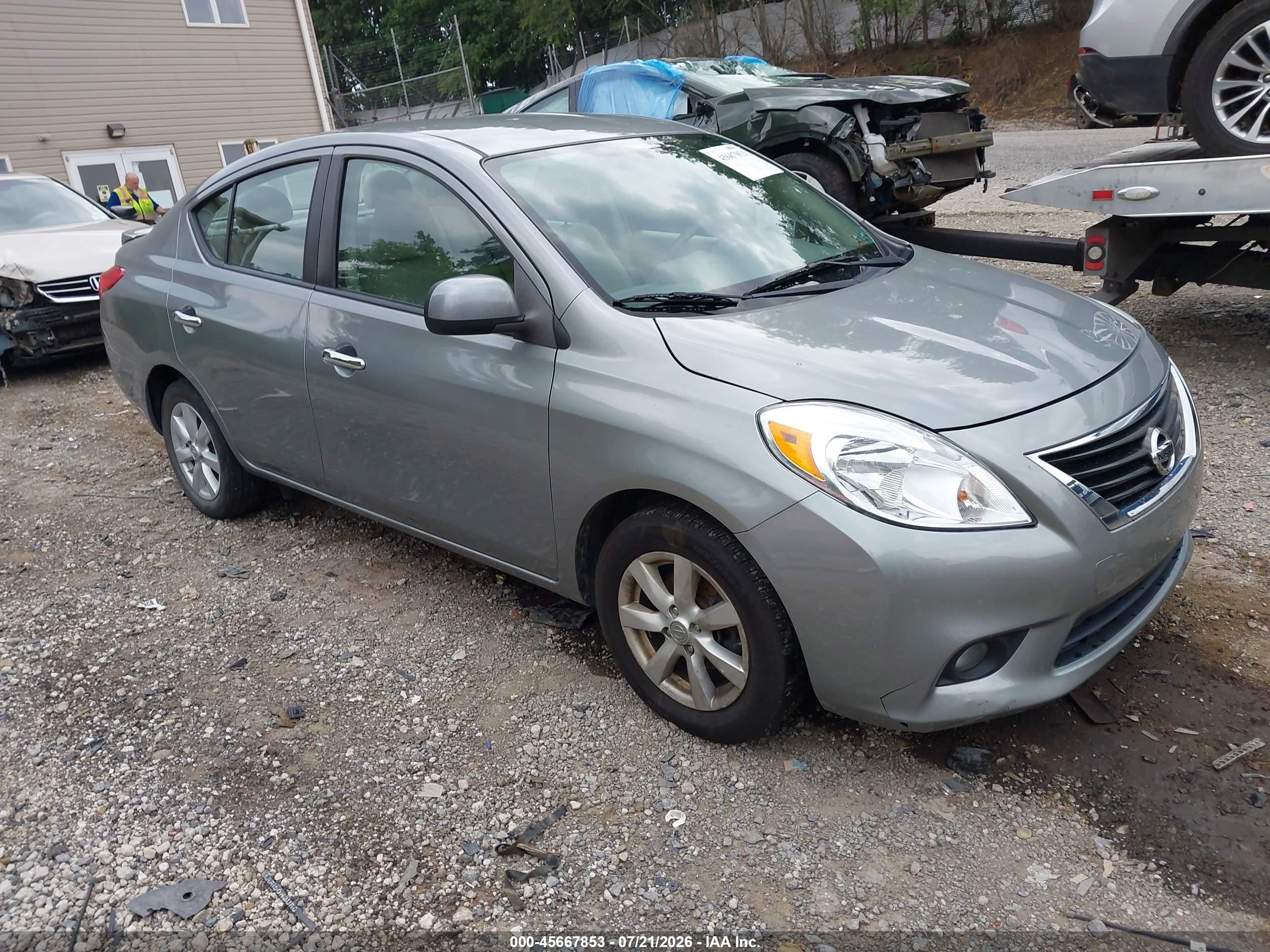 2013 Nissan Versa 1.6 Sl Серебряный vin: 3N1CN7AP9DL893140