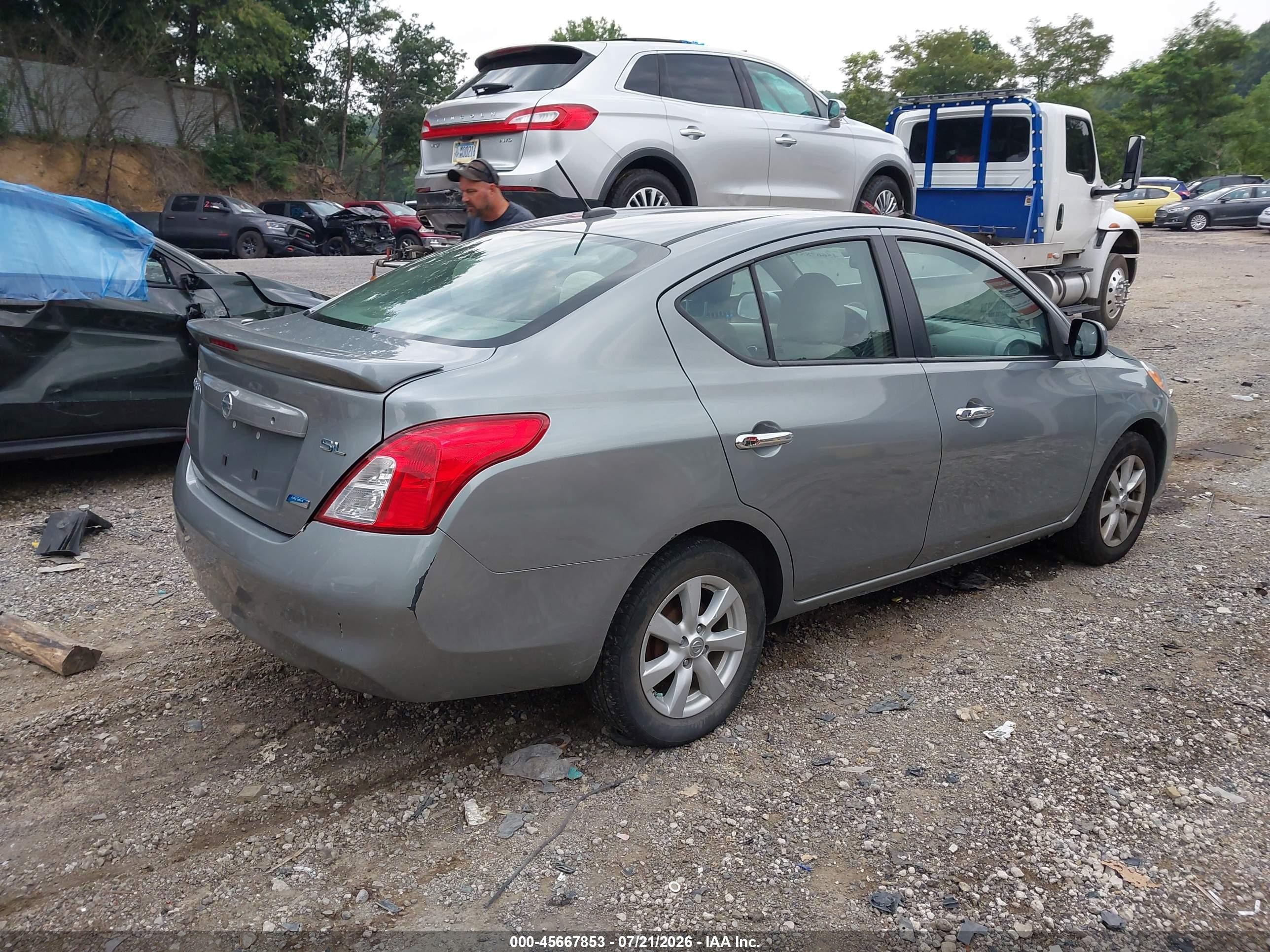 2013 Nissan Versa 1.6 Sl Серебряный vin: 3N1CN7AP9DL893140