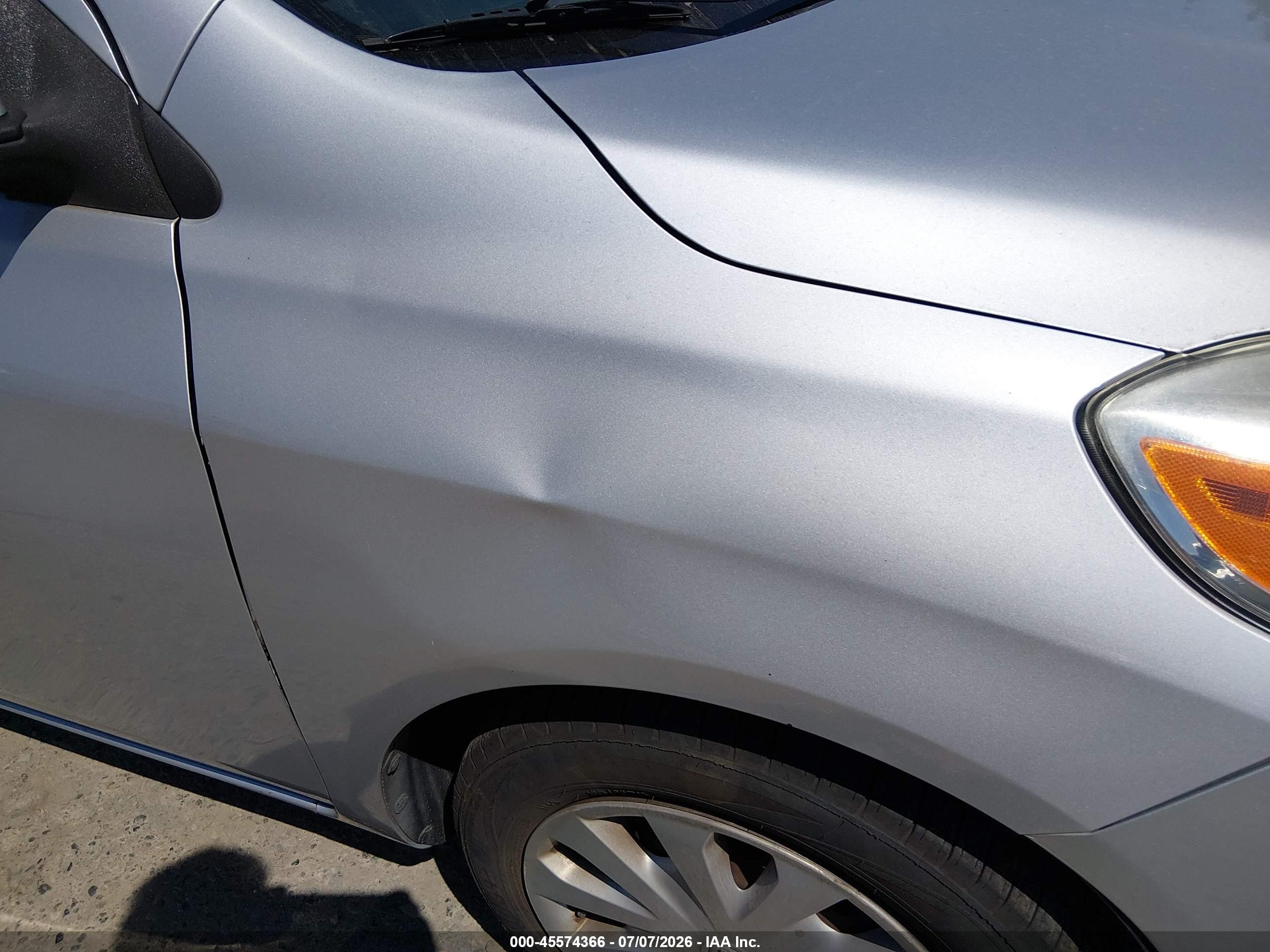 2014 Nissan Versa 1.6 Sv Silver vin: 3N1CN7AP9EL820268