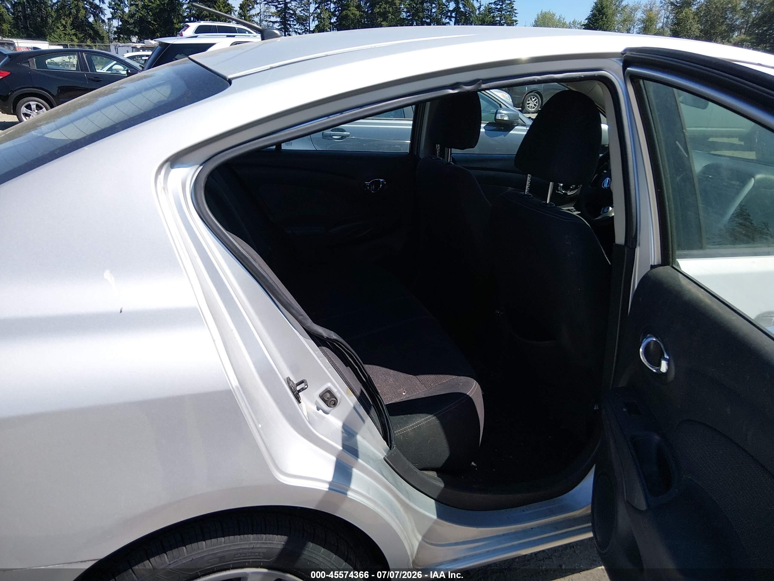 2014 Nissan Versa 1.6 Sv Silver vin: 3N1CN7AP9EL820268