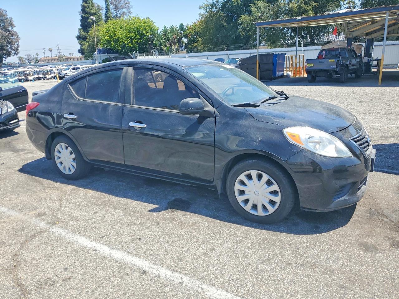 2014 Niss Versa Black vin: 3N1CN7AP9EL824840