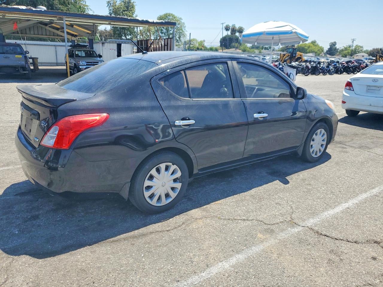 2014 Niss Versa Black vin: 3N1CN7AP9EL824840
