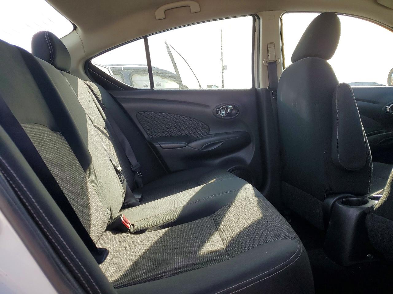 2014 Nissan Versa 1.6 S White vin: 3N1CN7AP9EL827401