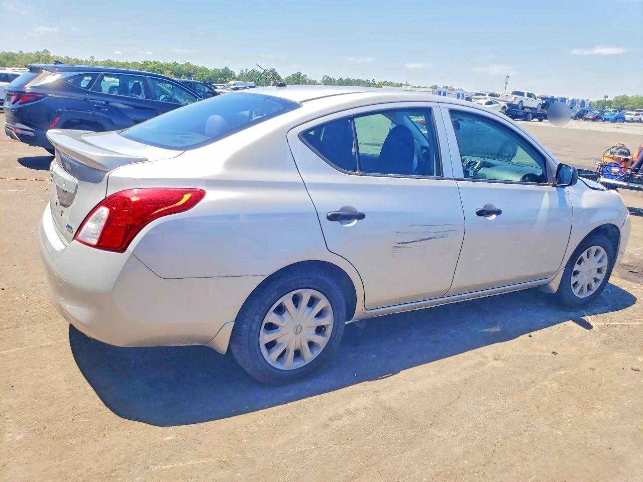 2014 Nissan Versa 1.6 S Plus Silver vin: 3N1CN7AP9EL851861