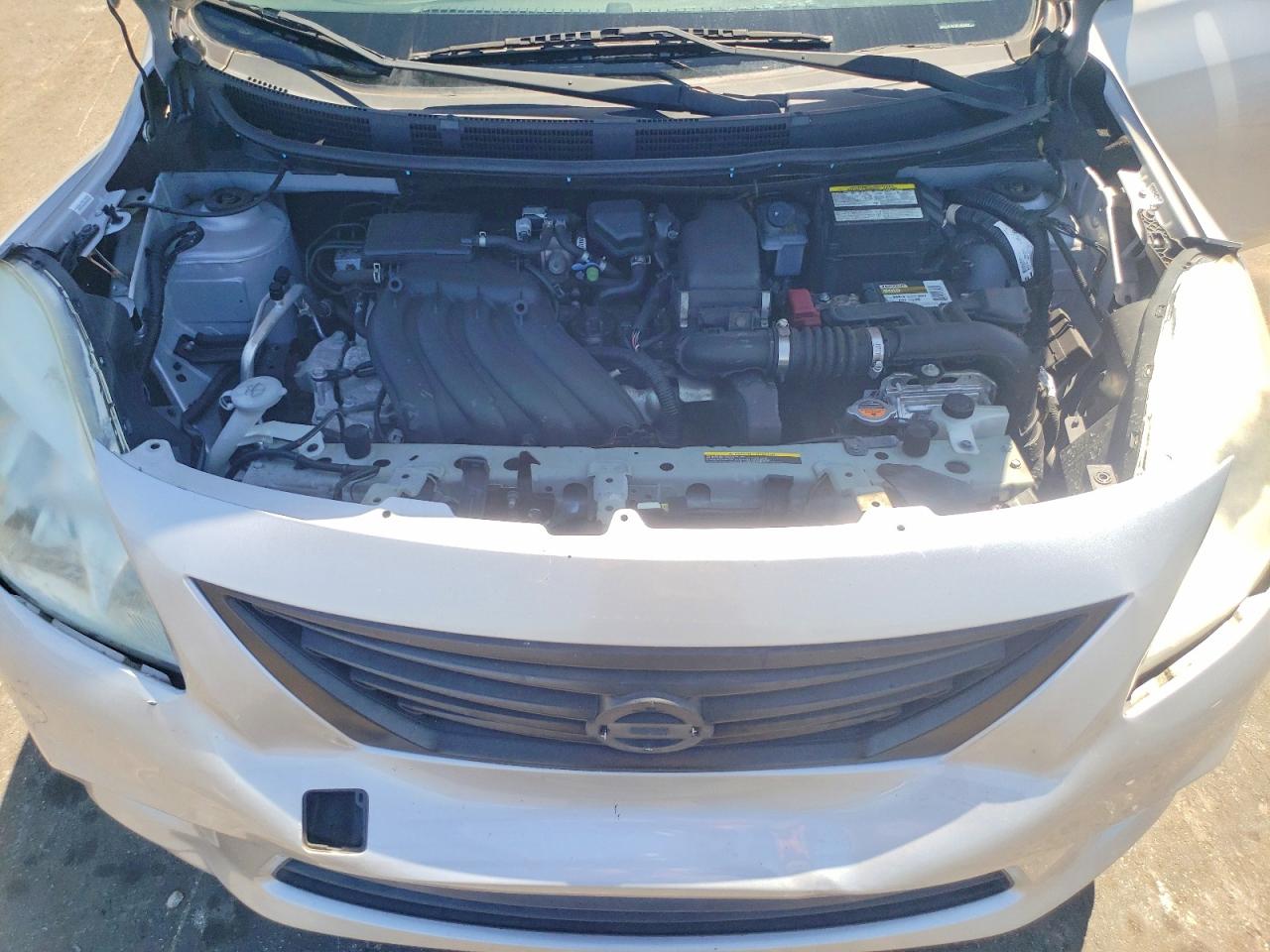 2014 Nissan Versa 1.6 S Plus Silver vin: 3N1CN7AP9EL851861