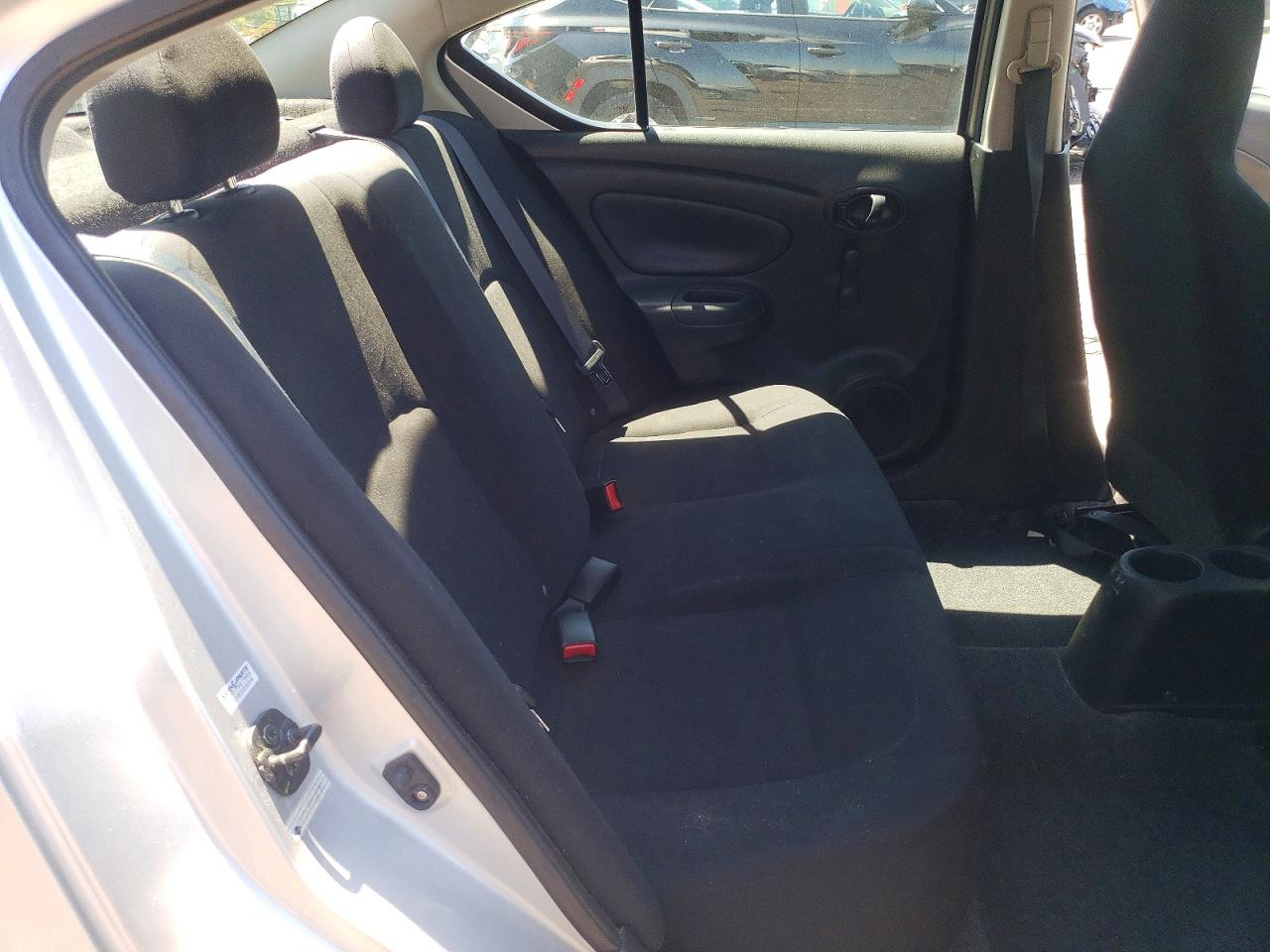 2014 Nissan Versa 1.6 S Plus Silver vin: 3N1CN7AP9EL851861