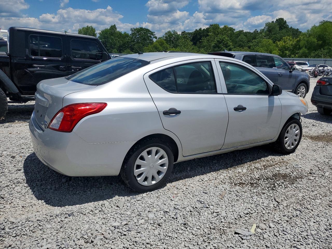 2014 Nissan Versa 1.6 S Silver vin: 3N1CN7AP9EL853156