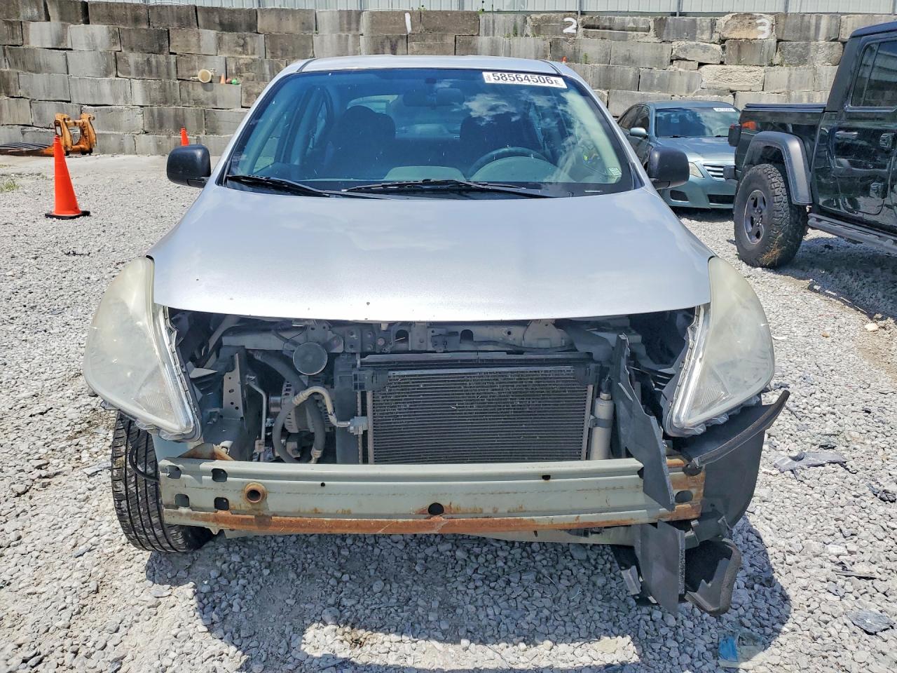 2014 Nissan Versa 1.6 S Silver vin: 3N1CN7AP9EL853156