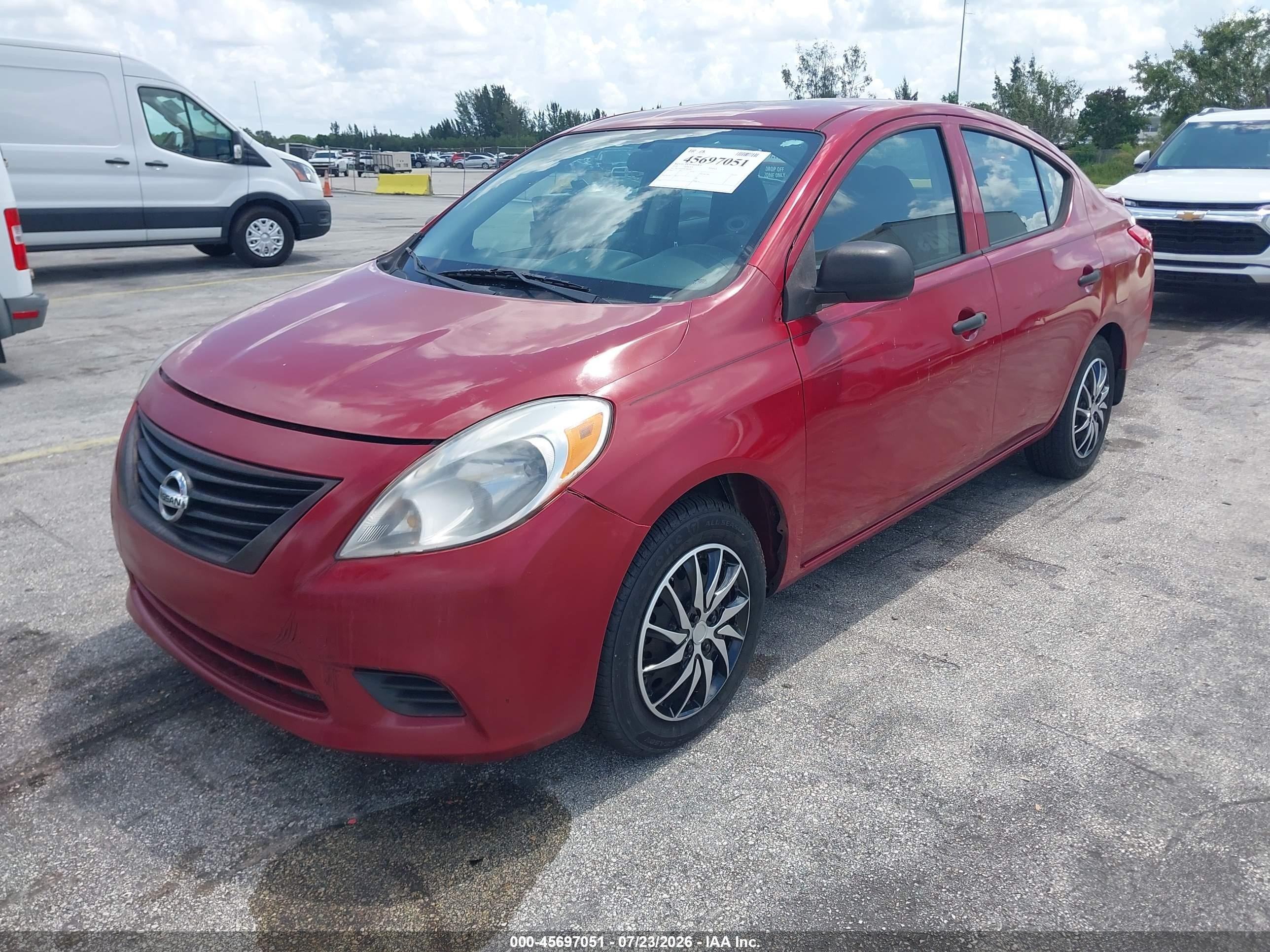 2014 Nissan Versa 1.6 S+ Red vin: 3N1CN7AP9EL860365