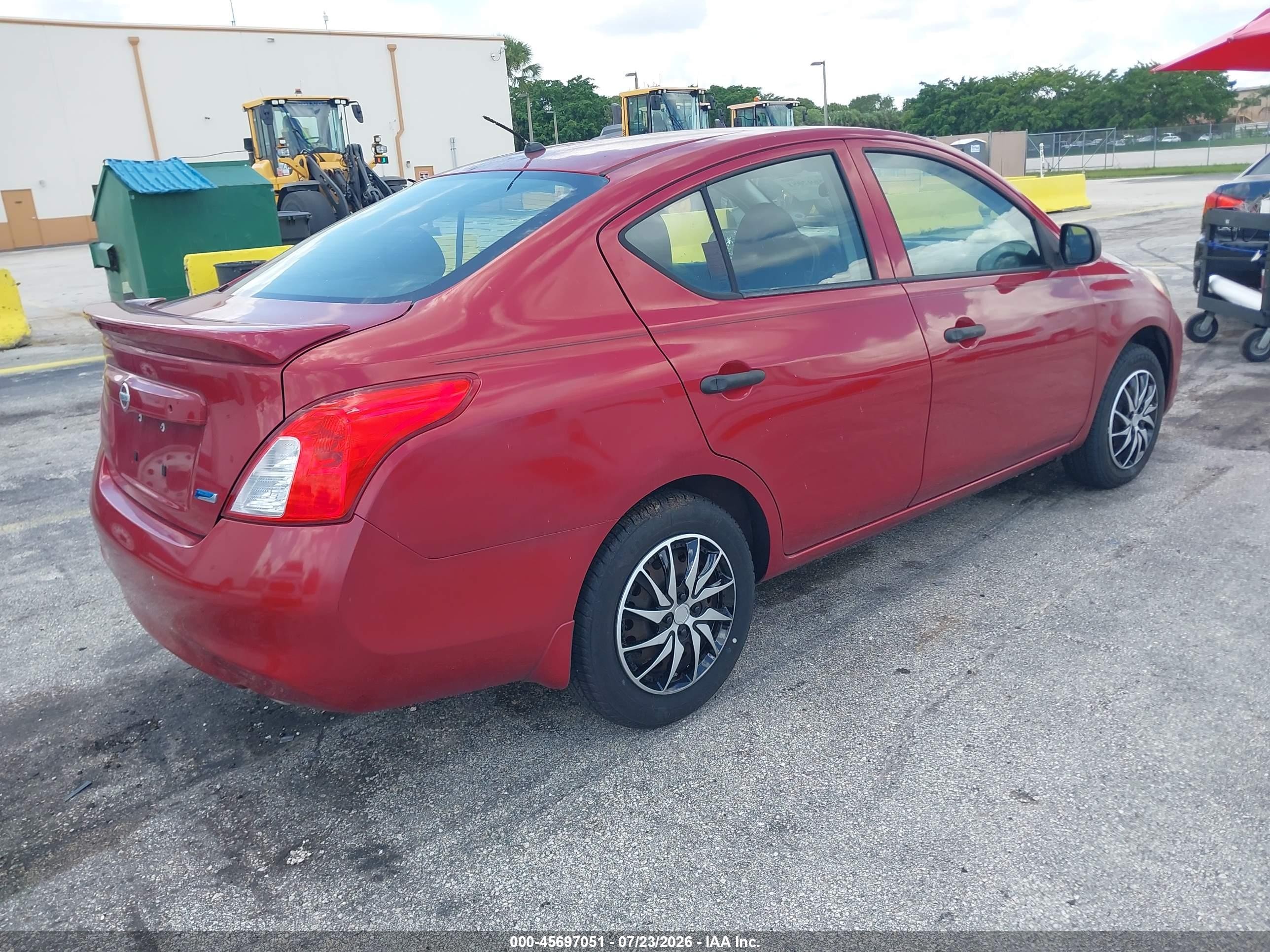 2014 Nissan Versa 1.6 S+ Red vin: 3N1CN7AP9EL860365