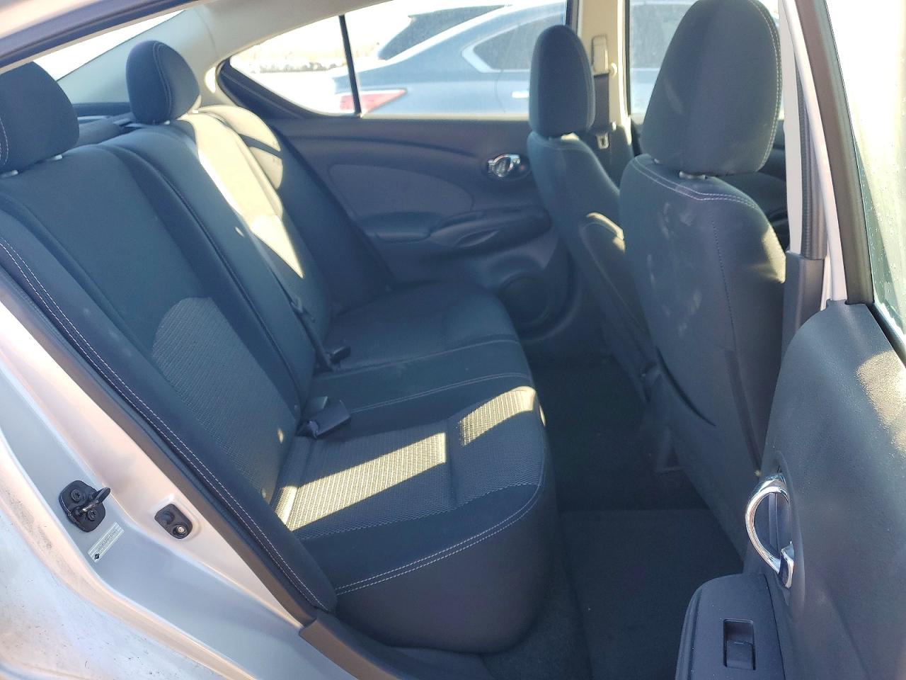2014 Nissan Versa S Серебряный vin: 3N1CN7AP9EL876923