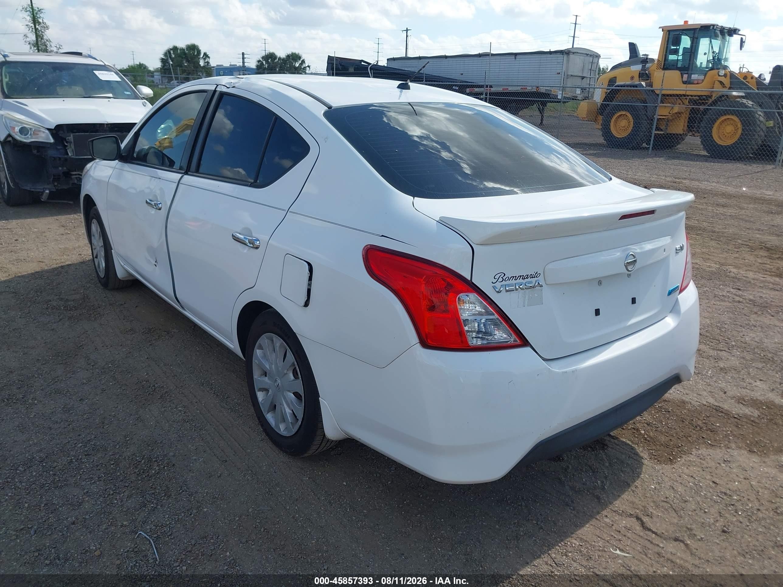 2015 Nissan Versa 1.6 Sv White vin: 3N1CN7AP9FL841770