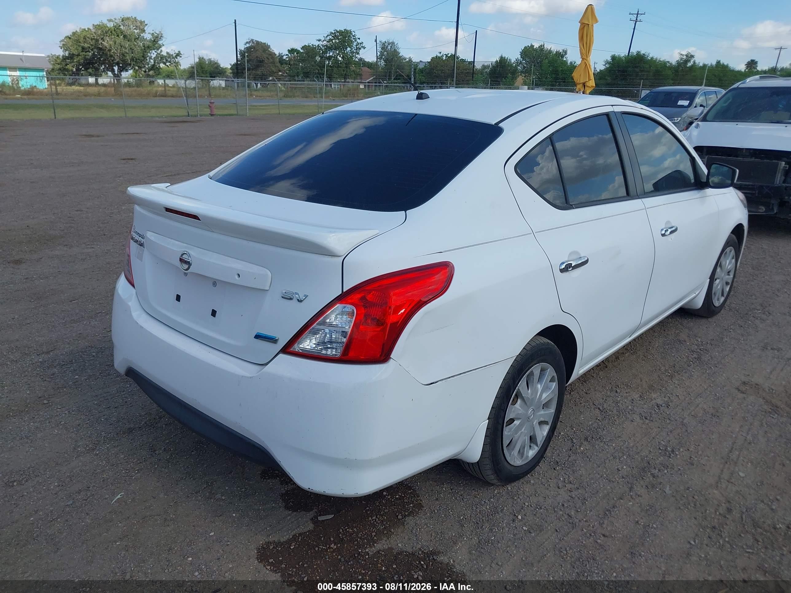 2015 Nissan Versa 1.6 Sv White vin: 3N1CN7AP9FL841770