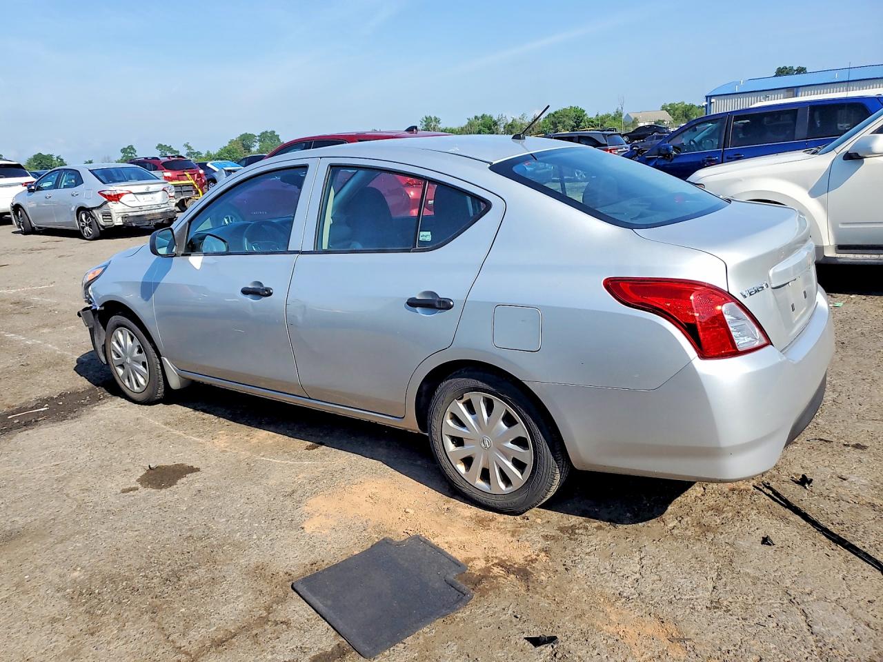2015 Nissan Versa 1.6 S Silver vin: 3N1CN7AP9FL863672