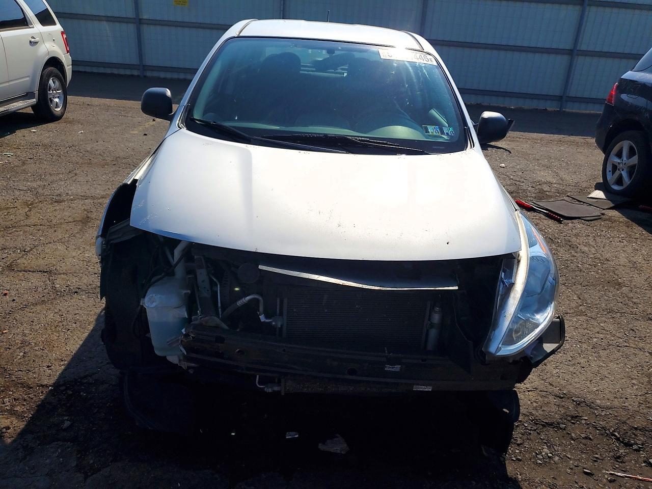 2015 Nissan Versa 1.6 S Silver vin: 3N1CN7AP9FL863672