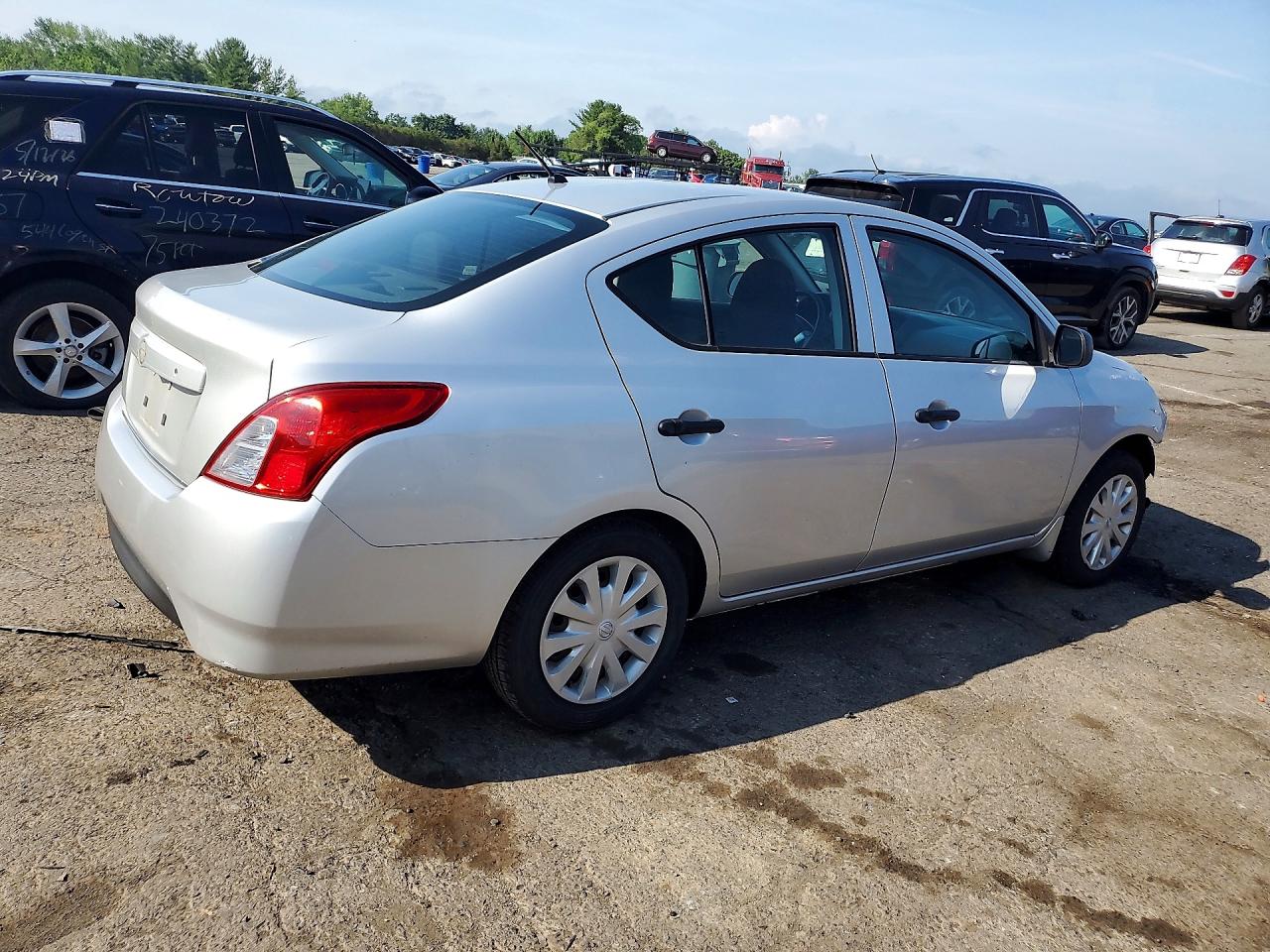 2015 Nissan Versa 1.6 S Silver vin: 3N1CN7AP9FL863672