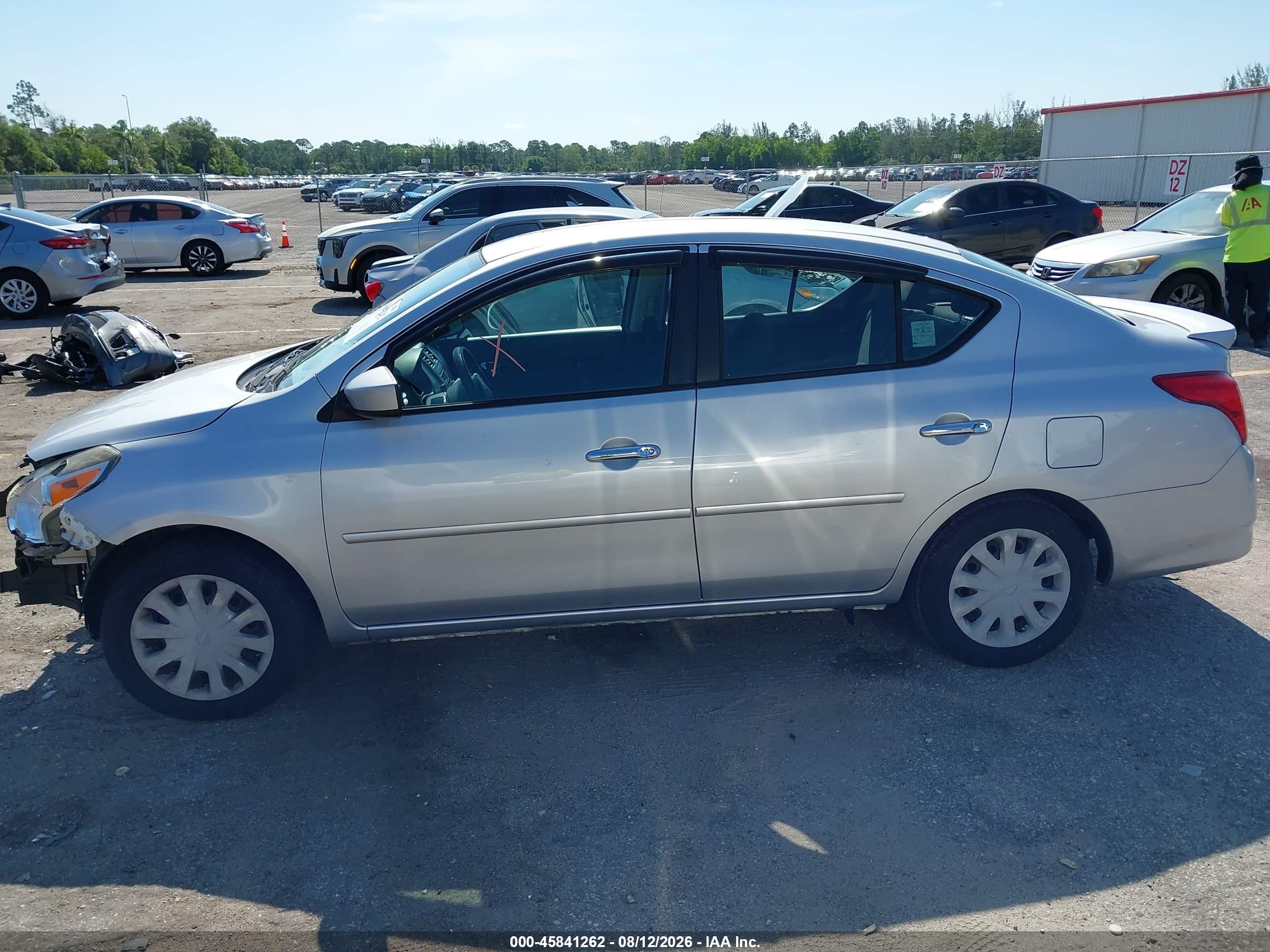 2015 Nissan Versa 1.6 Sv Silver vin: 3N1CN7AP9FL872761