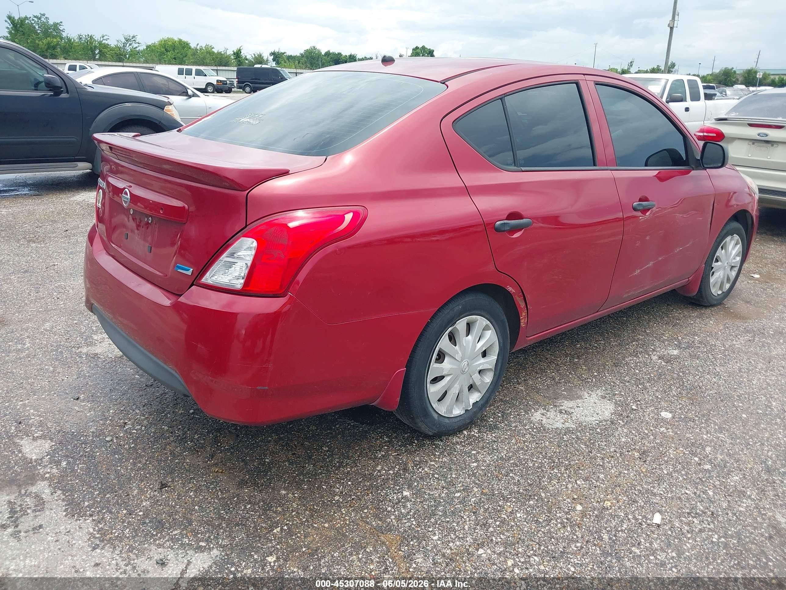 2015 Nissan Versa 1.6 S+ Красный vin: 3N1CN7AP9FL879869
