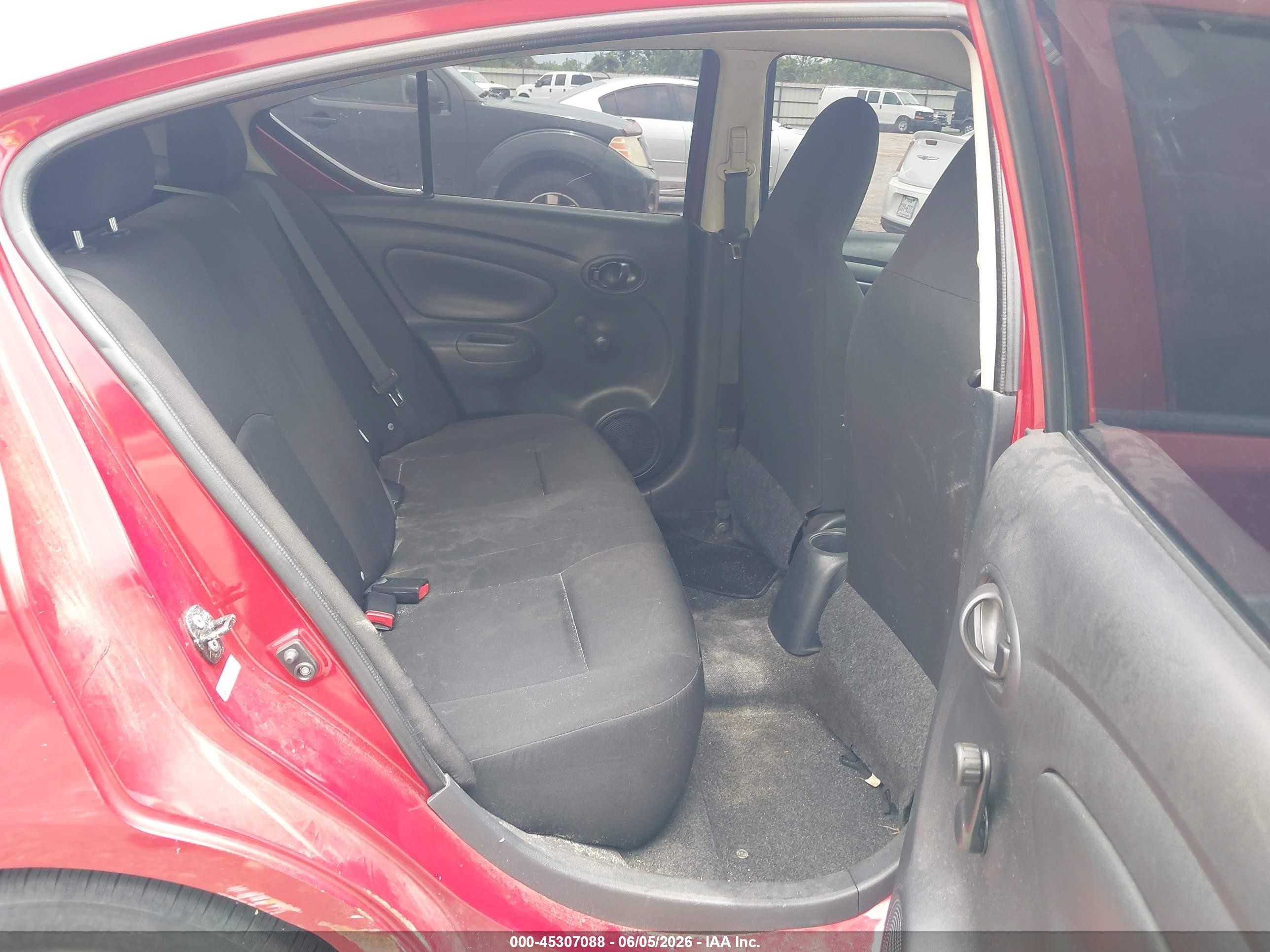 2015 Nissan Versa 1.6 S+ Красный vin: 3N1CN7AP9FL879869