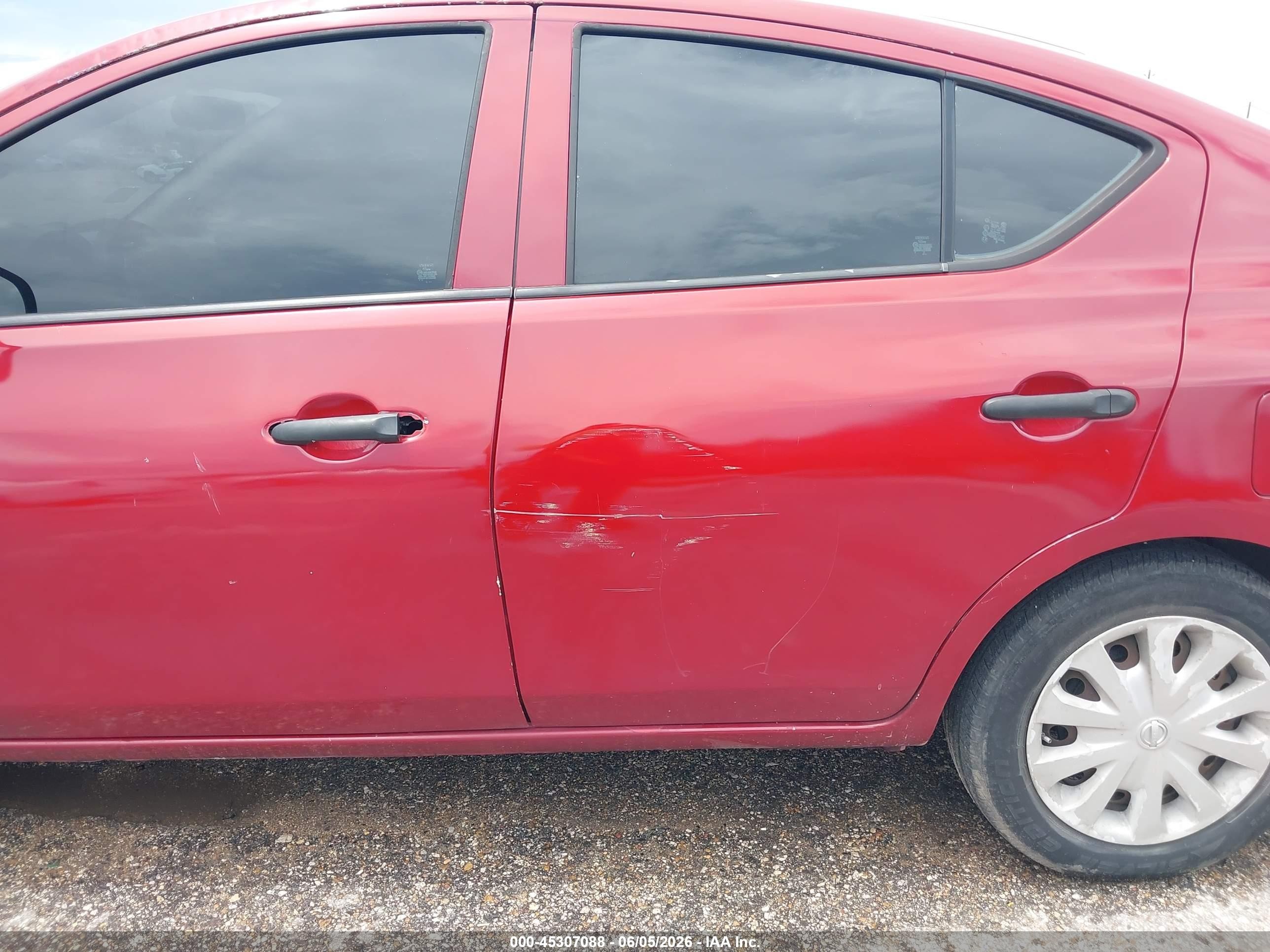 2015 Nissan Versa 1.6 S+ Красный vin: 3N1CN7AP9FL879869