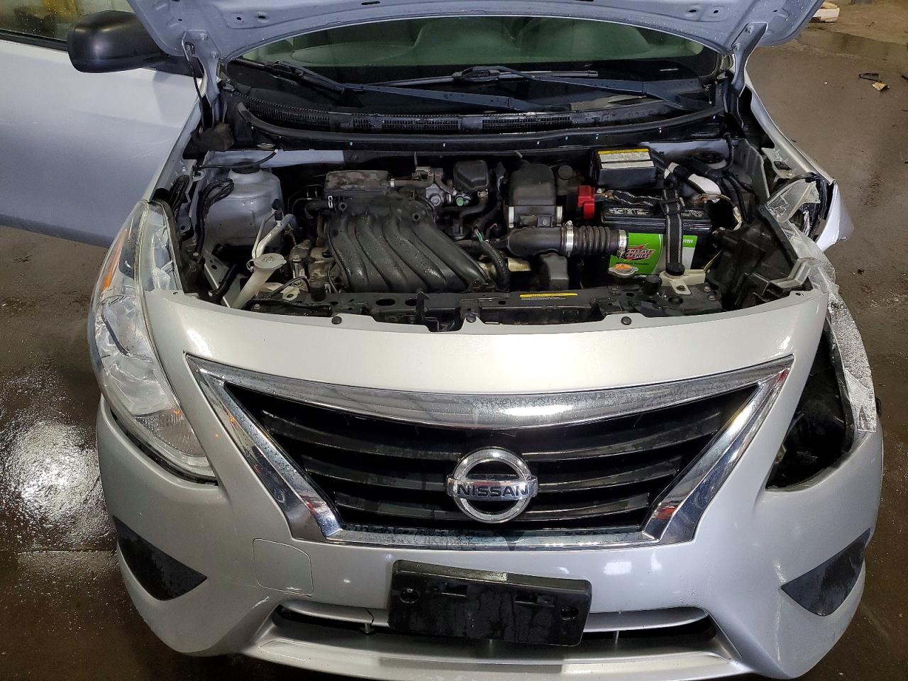 2015 Nissan Versa 1.6 S Серебряный vin: 3N1CN7AP9FL913213