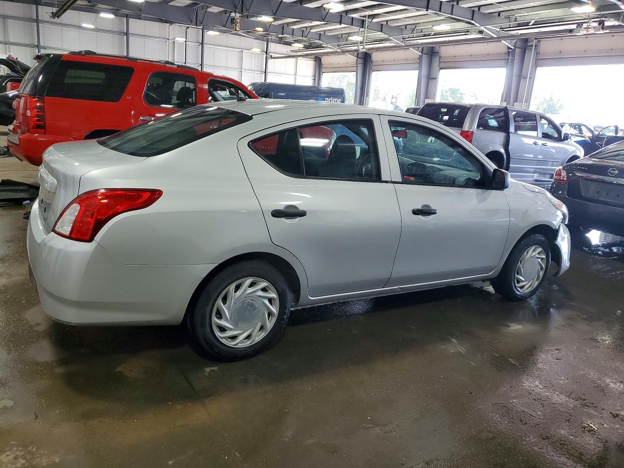 2015 Nissan Versa 1.6 S Серебряный vin: 3N1CN7AP9FL913213