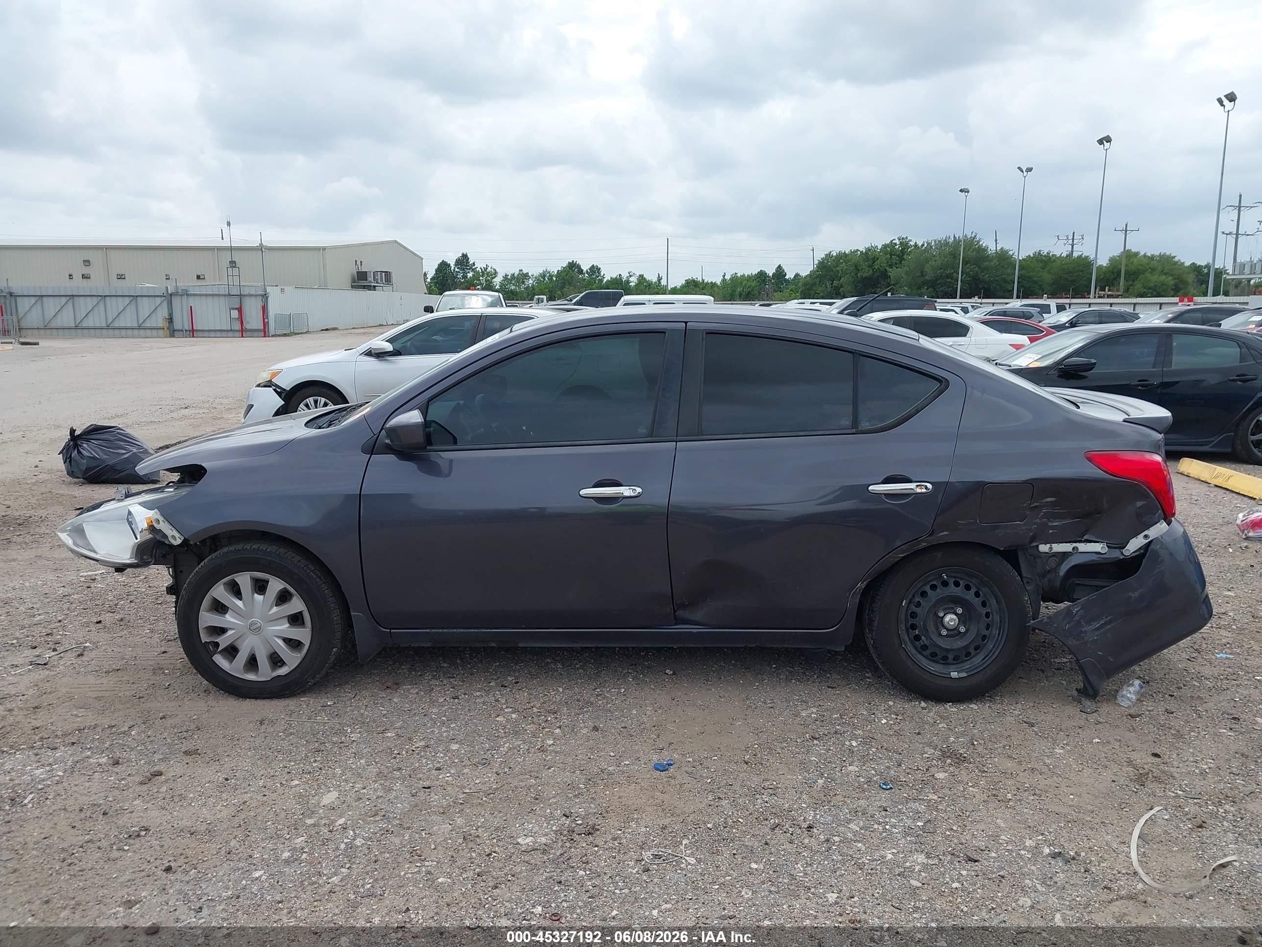 2015 Nissan Versa 1.6 Sv Gray vin: 3N1CN7AP9FL921165